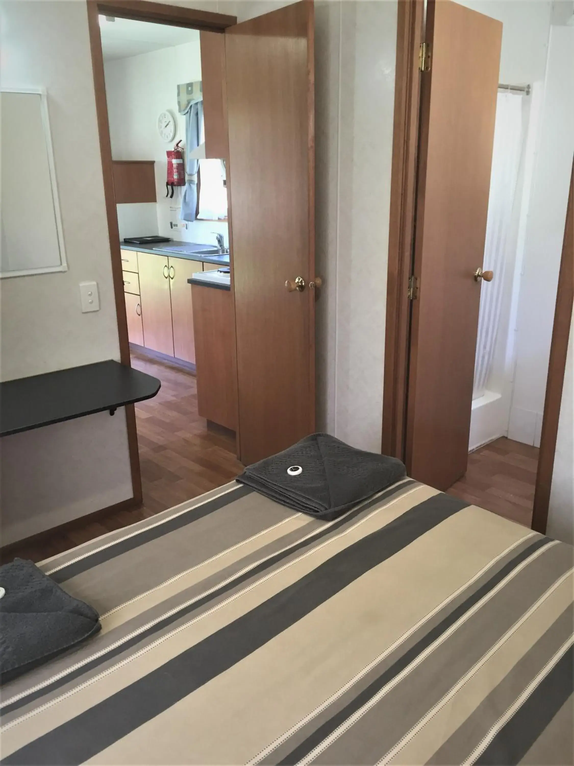 Superior One-Bedroom Cabin in Junee Tourist Park Superior One-Bedroom Cabin in Junee Tourist Park