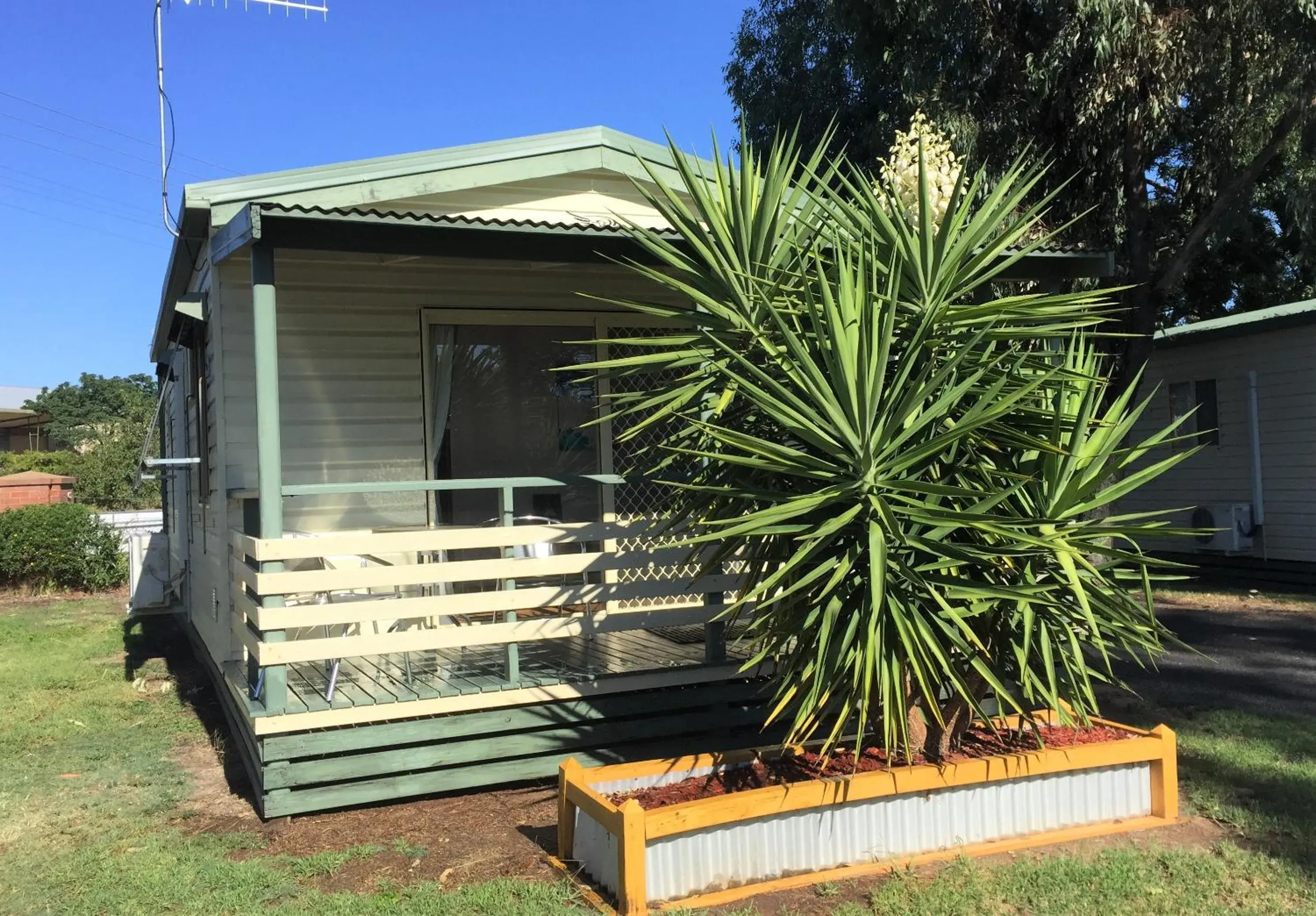 Superior Two-Bedroom Cabin (with Bunk Beds) in Junee Tourist Park Superior Two-Bedroom Cabin (with Bunk Beds) in Junee Tourist Park