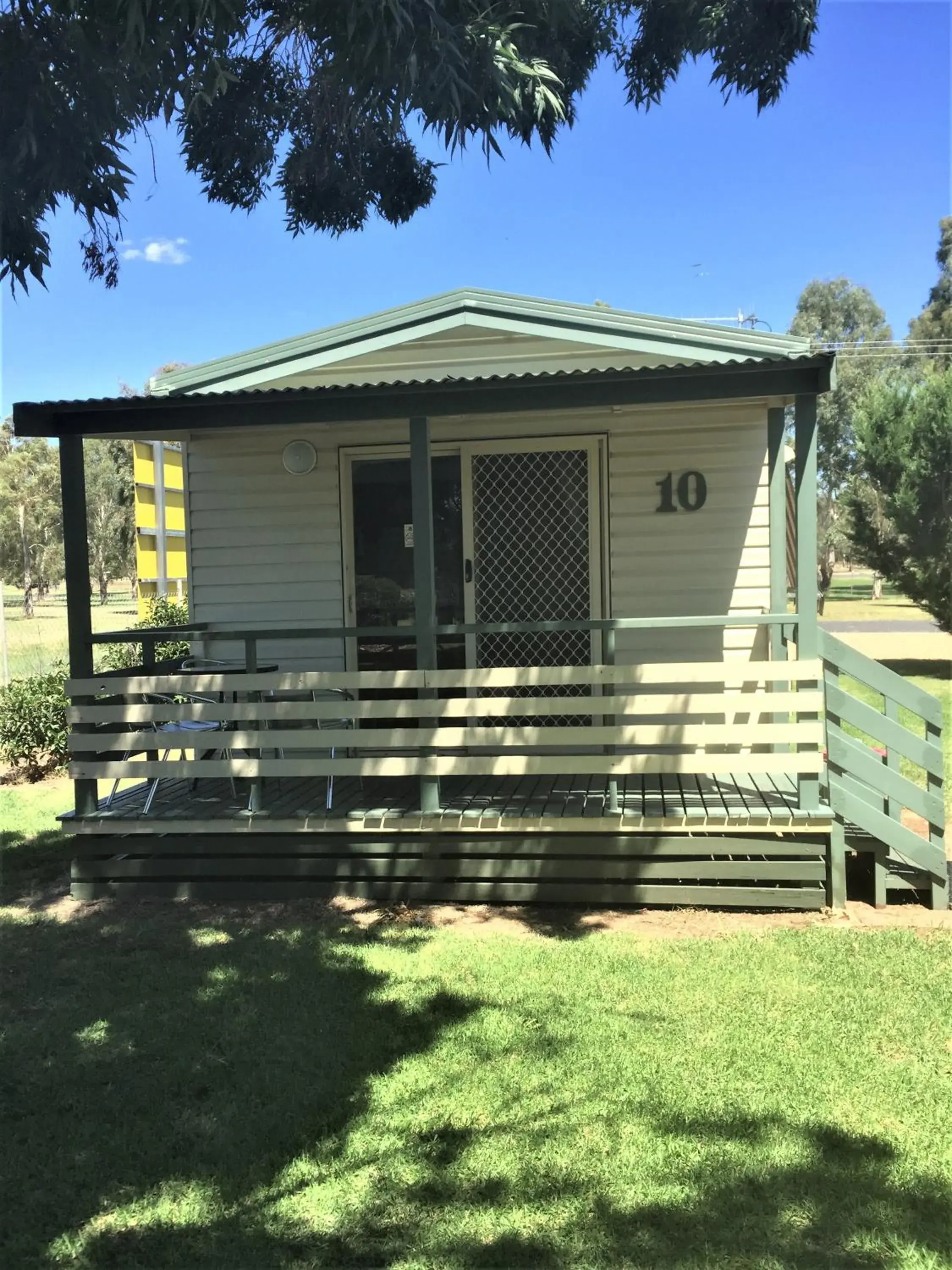 Superior One-Bedroom Cabin in Junee Tourist Park Superior One-Bedroom Cabin in Junee Tourist Park