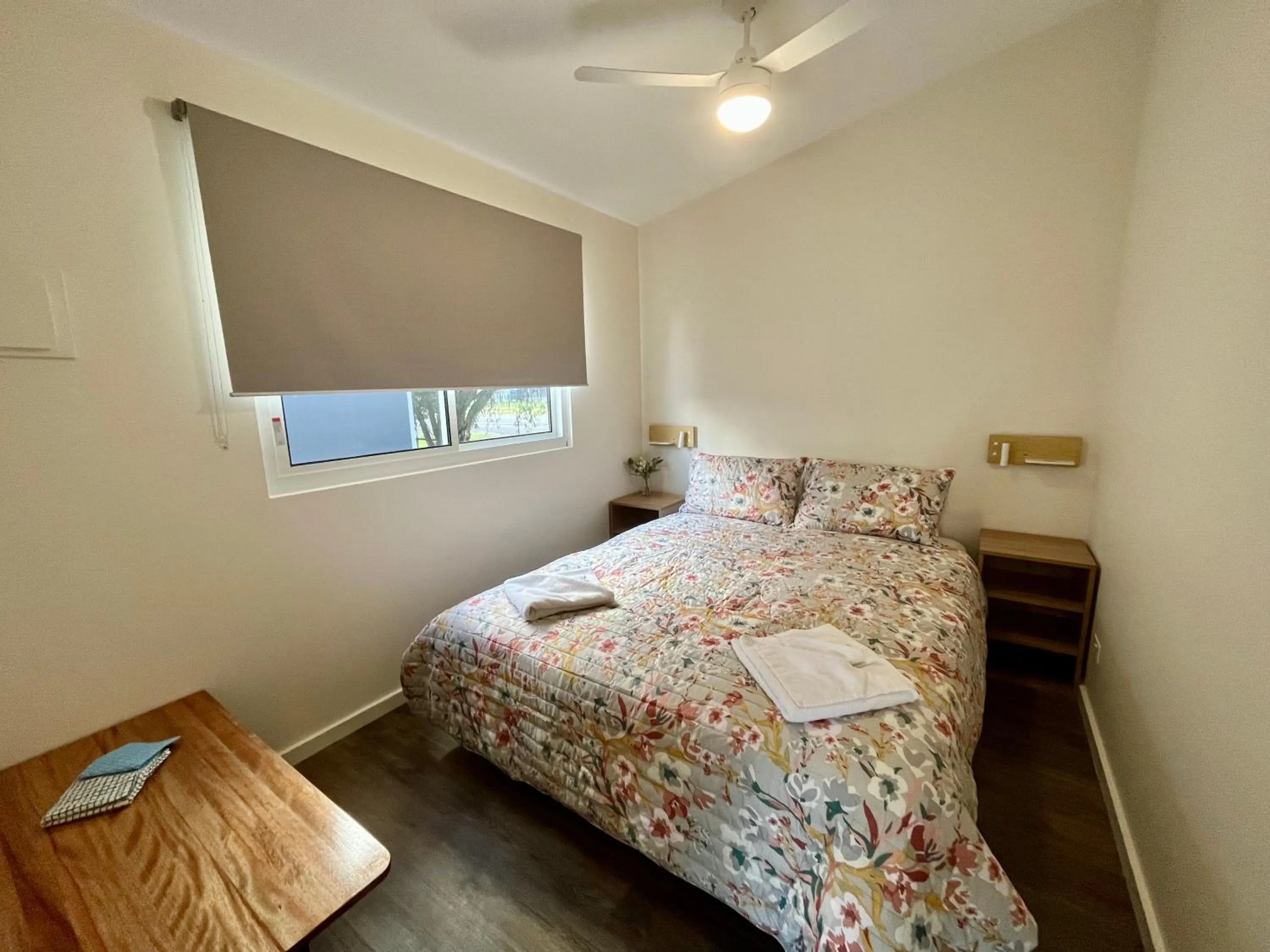 Bedroom, Bed in Junee Tourist Park