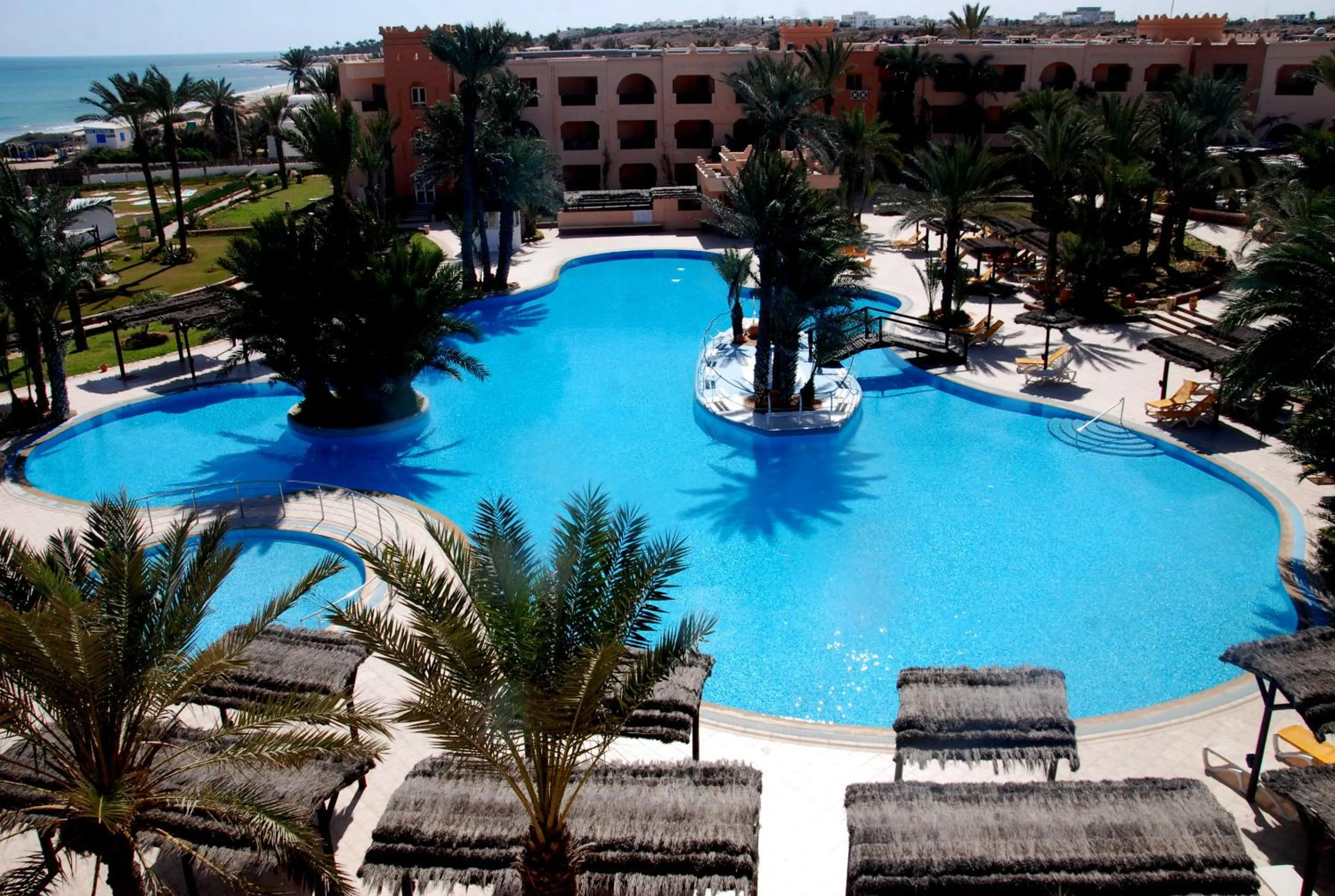 Swimming pool in Vincci Safira Palms