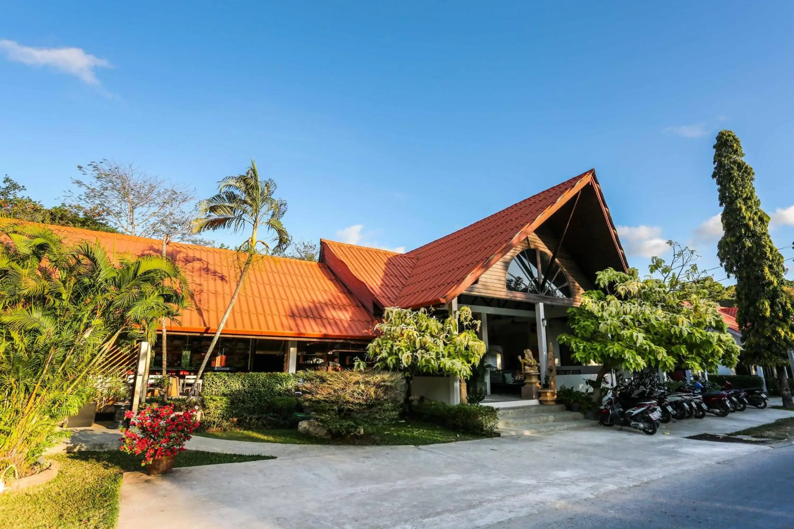Facade/entrance in Naiharn Beach Resort - SHA Plus Extra Facade/entrance in Naiharn Beach Resort - SHA Plus Extra