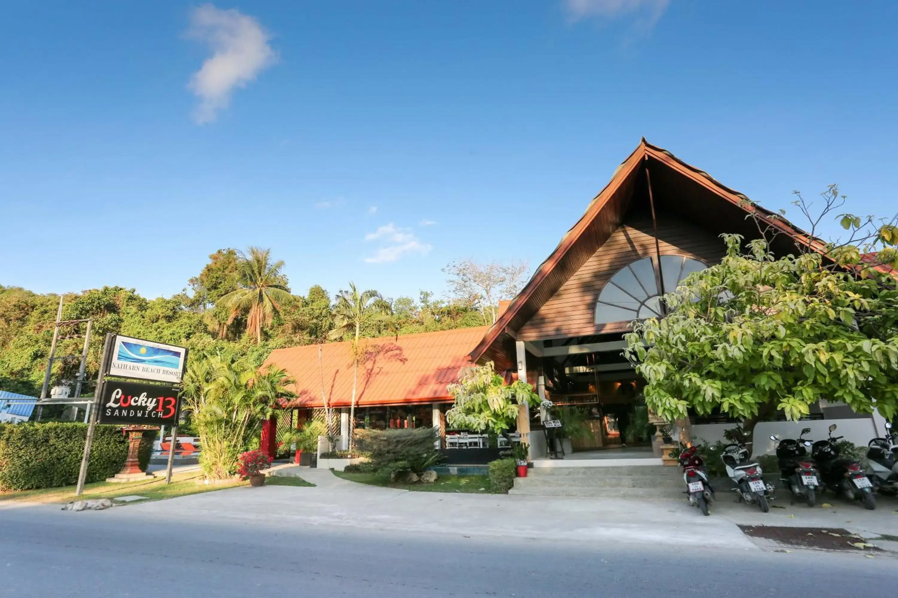 Property building in Naiharn Beach Resort - SHA Plus Extra Property building in Naiharn Beach Resort - SHA Plus Extra