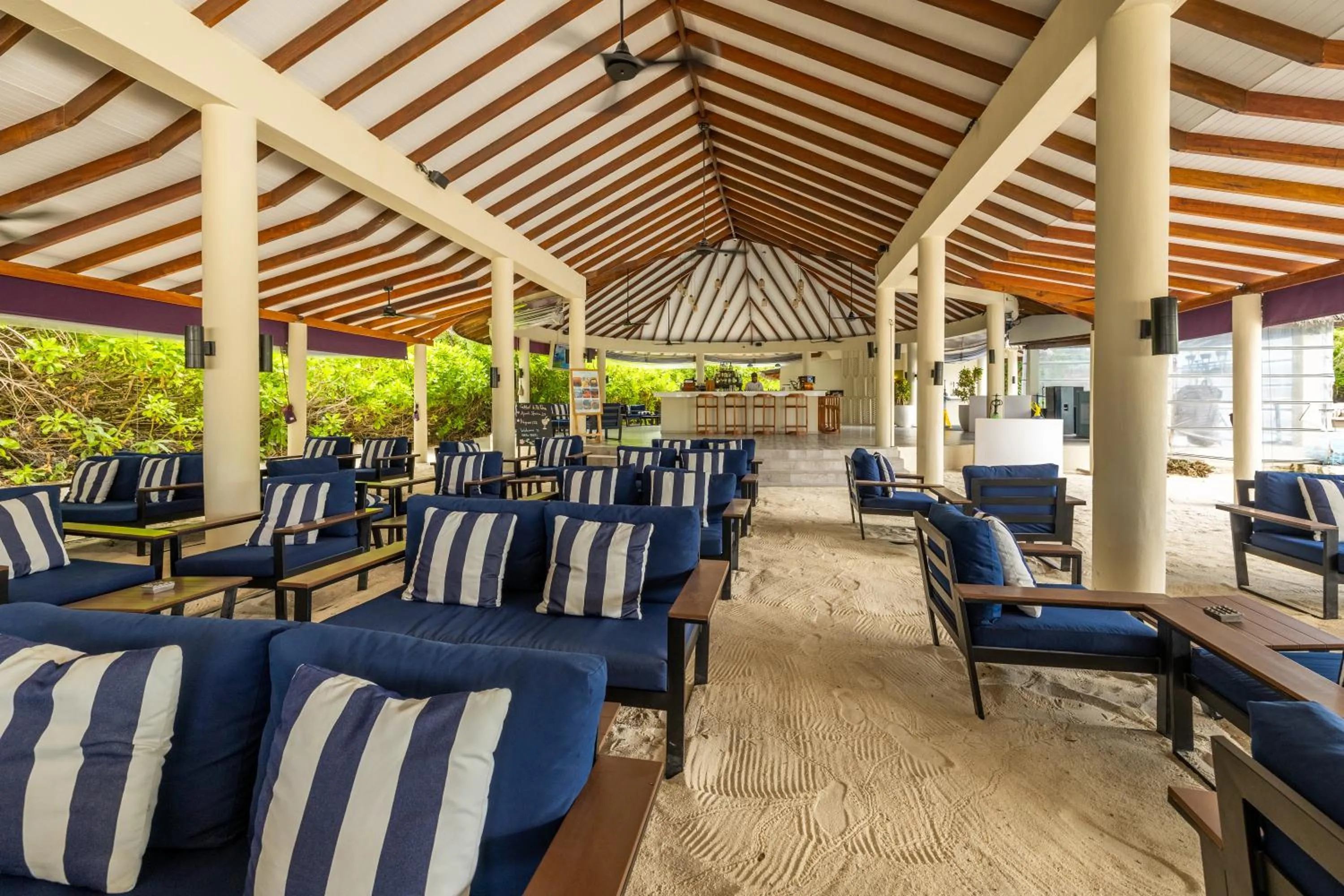 Lounge or bar in Cocoon Maldives - All Inclusive