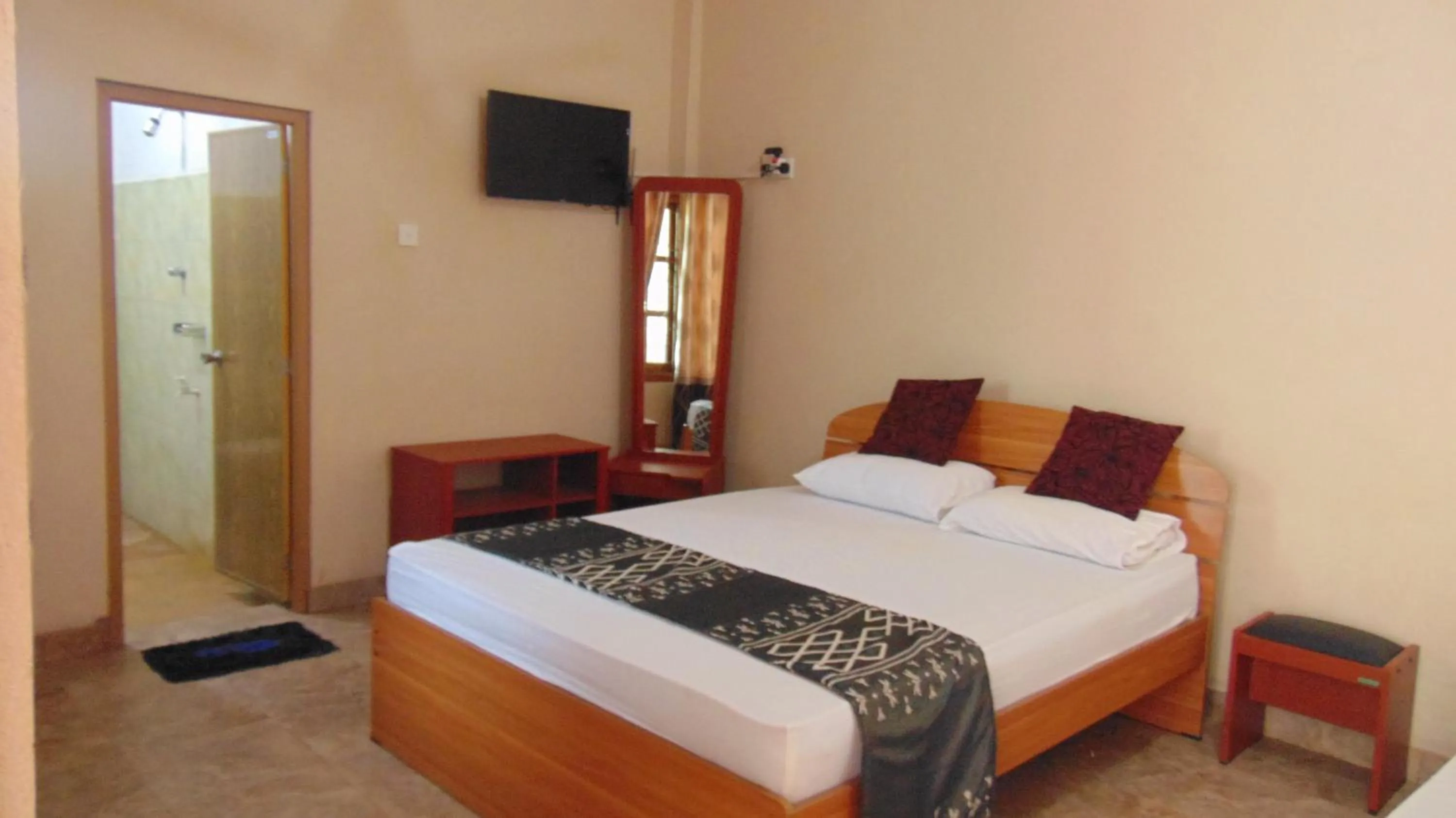 Standard Double Room with Fan - single occupancy in Hotel Alas Garden
