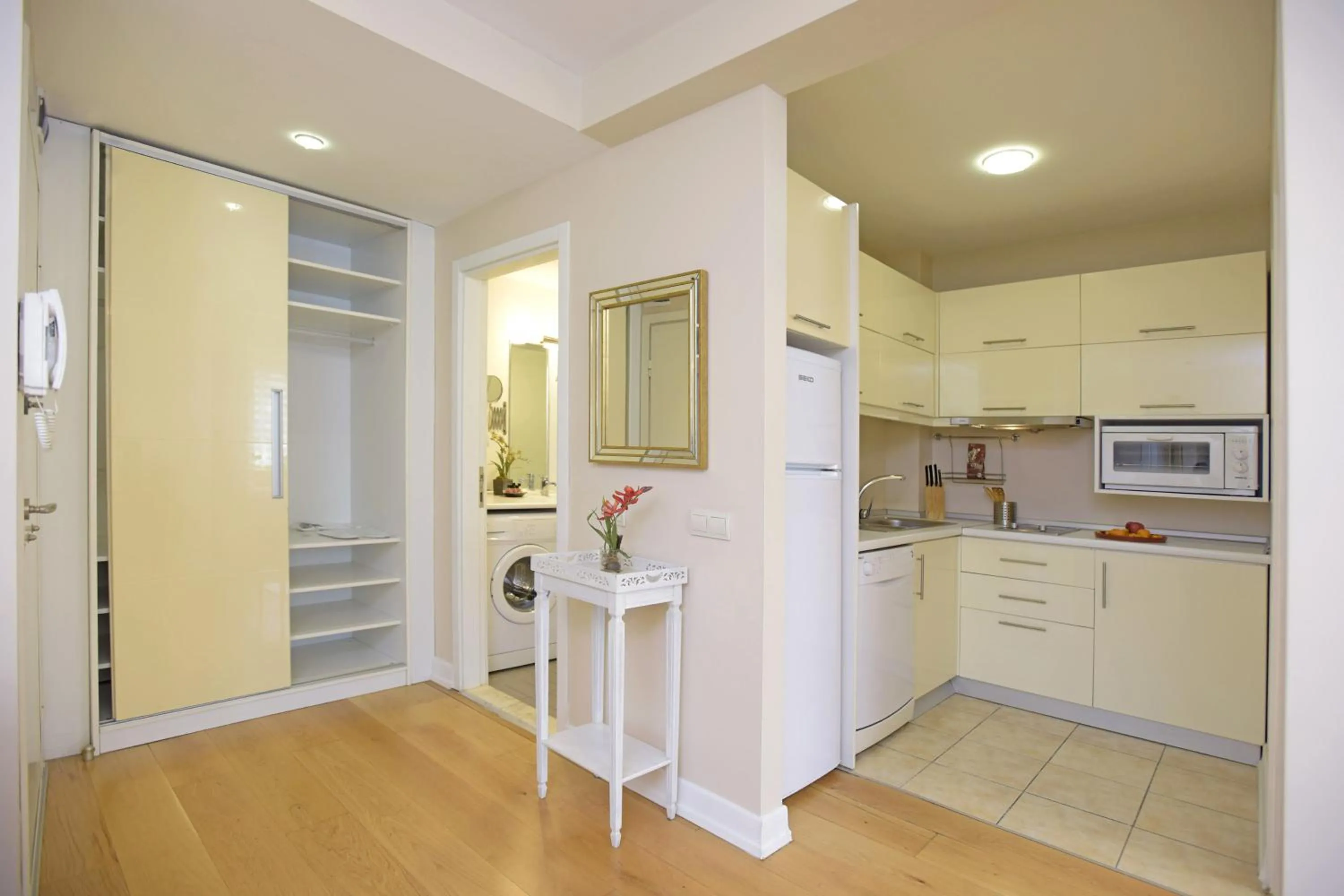 Kitchen or kitchenette in Cheya Sisli BNB Medical & Business City Center Tesvikiye Suites and Apartments