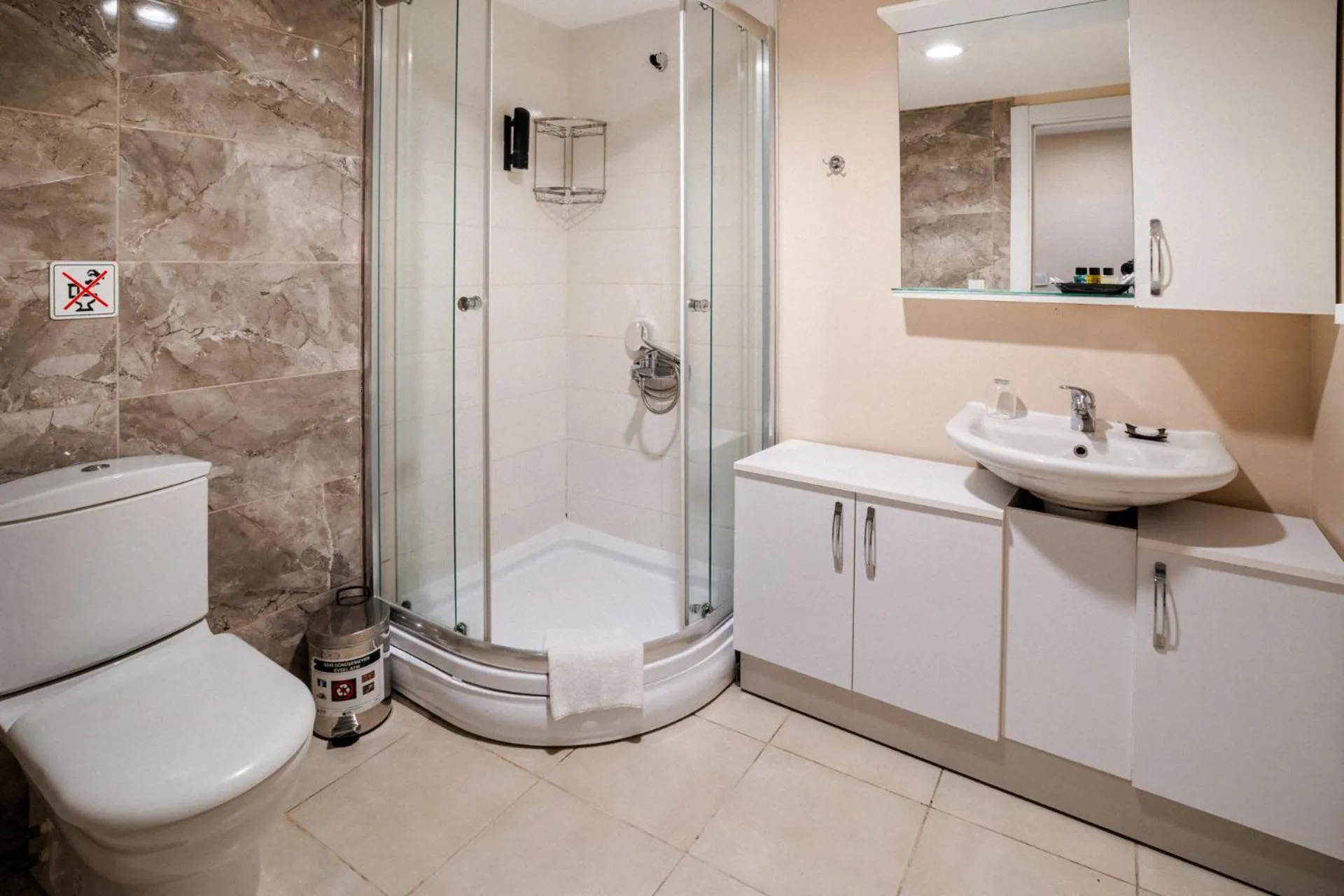 Shower in Cheya Sisli BNB Medical & Business City Center Tesvikiye Suites and Apartments