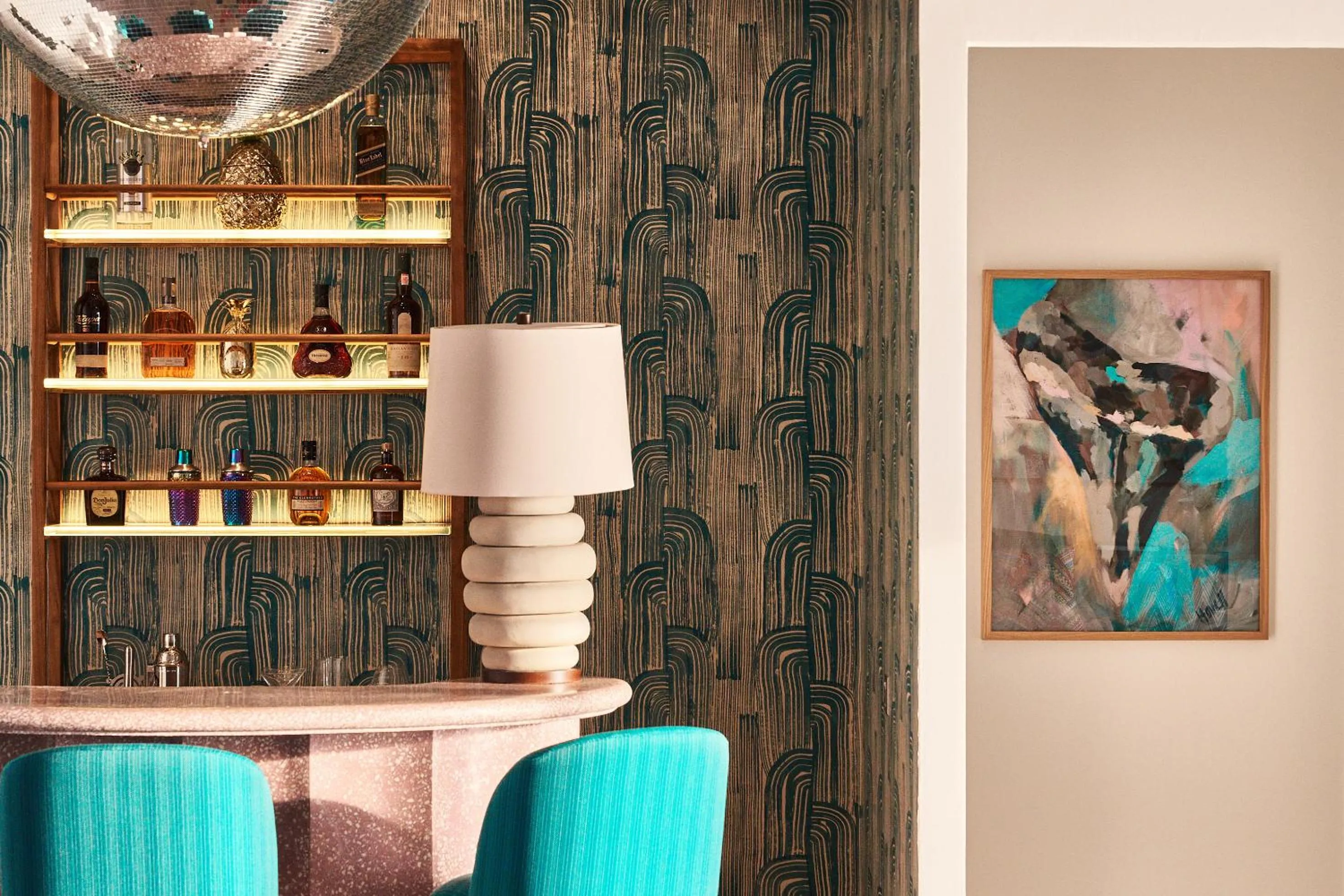 Lounge or bar in Finolhu, A Seaside Collection Resort, a Member of Design Hotels