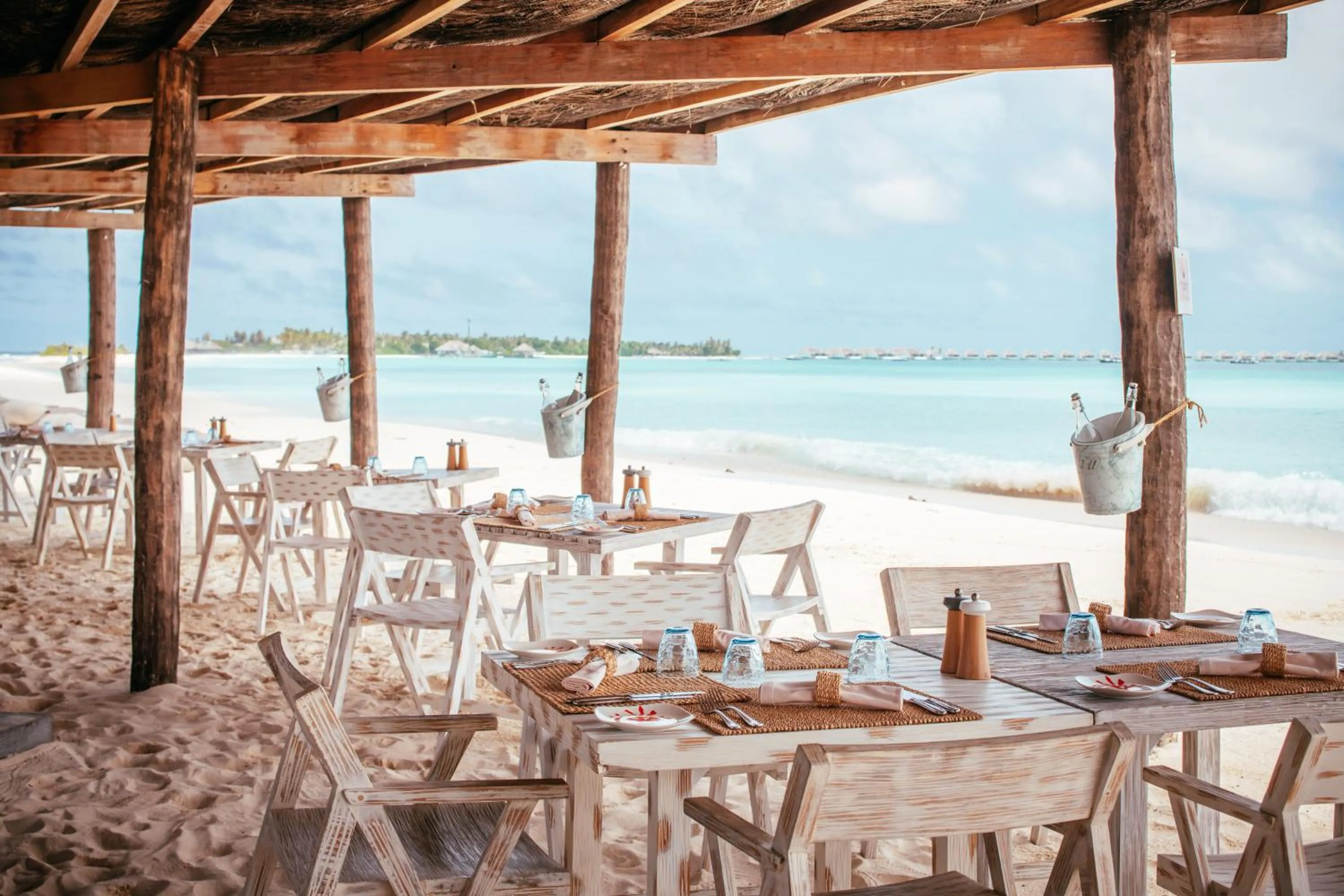 Restaurant/places to eat in Finolhu, A Seaside Collection Resort, a Member of Design Hotels