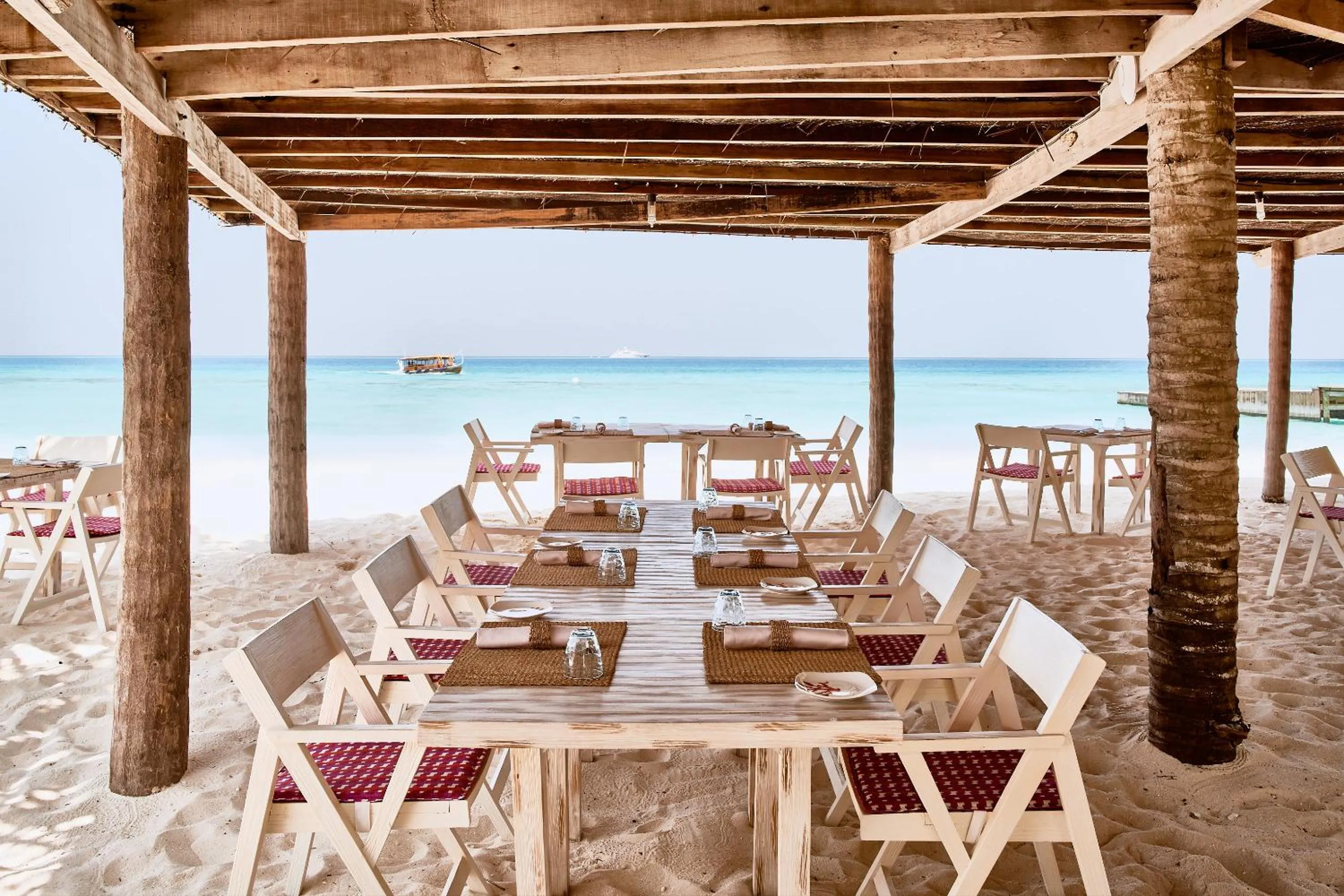 Restaurant/places to eat in Finolhu, A Seaside Collection Resort, a Member of Design Hotels