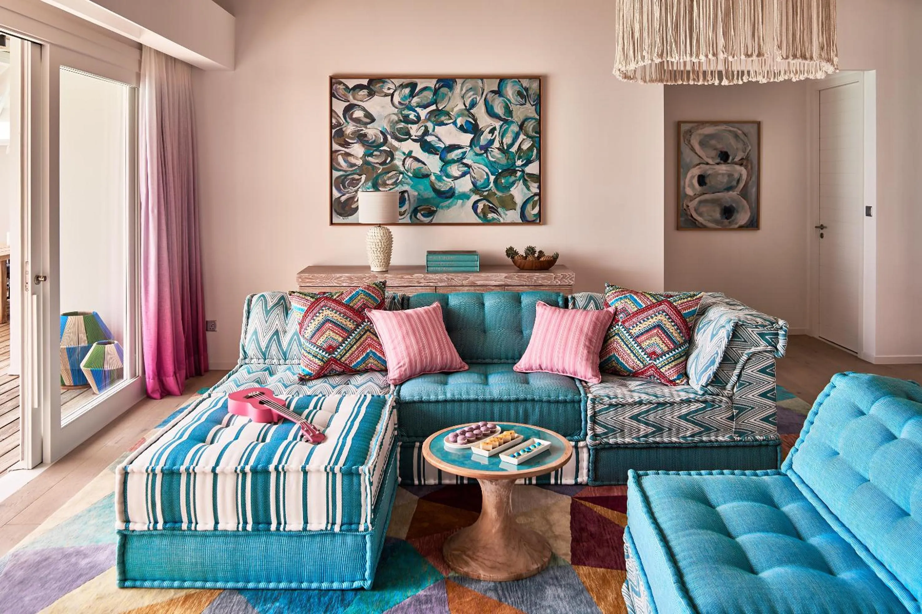 Living room in Finolhu, A Seaside Collection Resort, a Member of Design Hotels