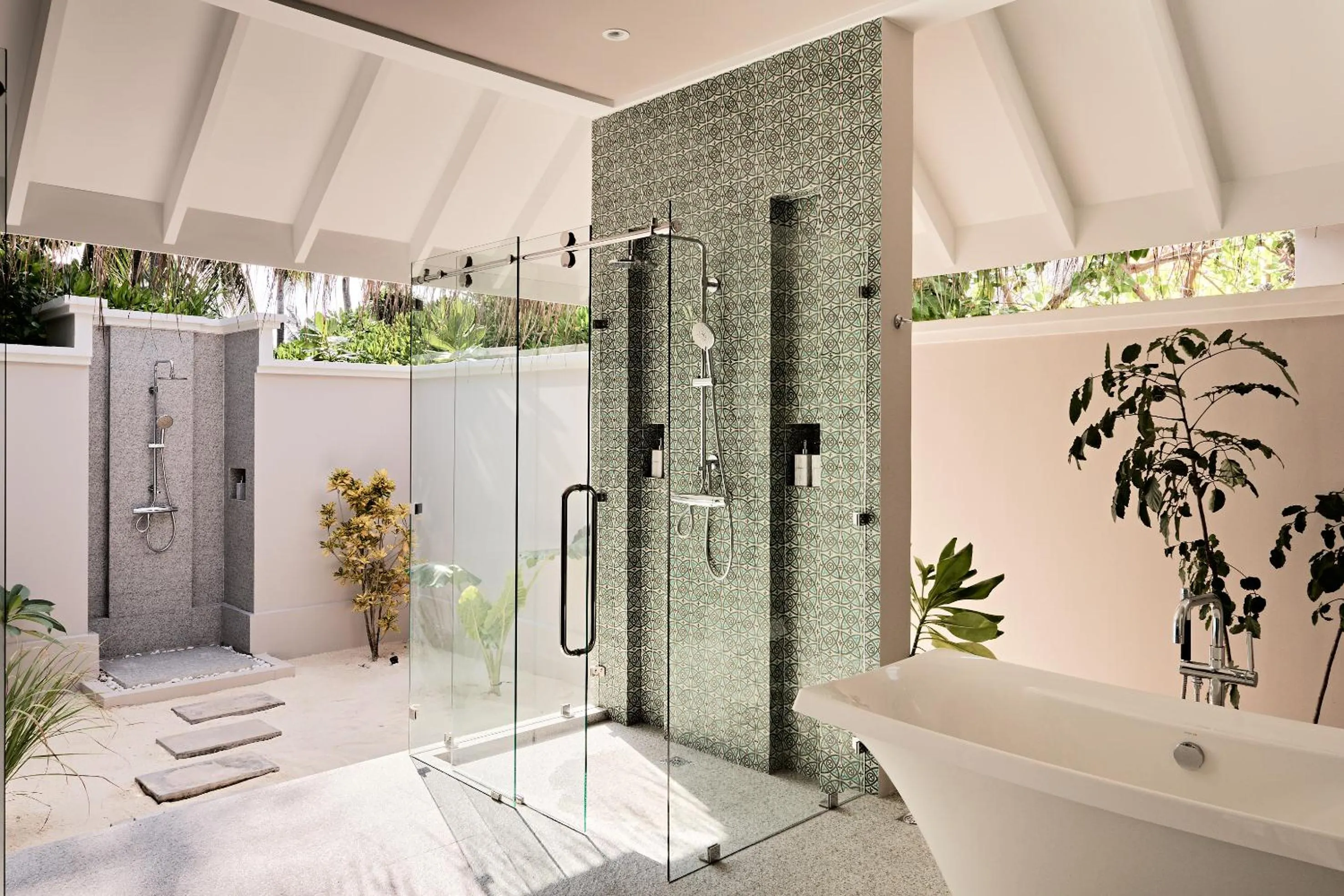 Shower in Finolhu, A Seaside Collection Resort, a Member of Design Hotels