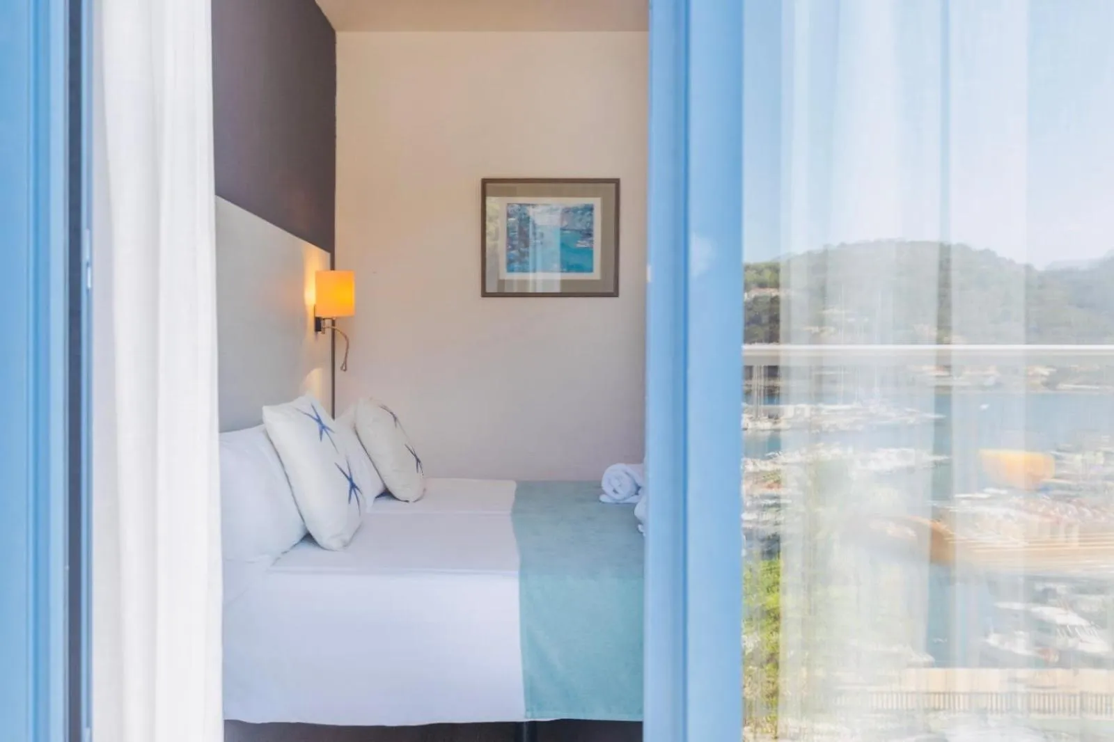 Bed in Hotel Miramar