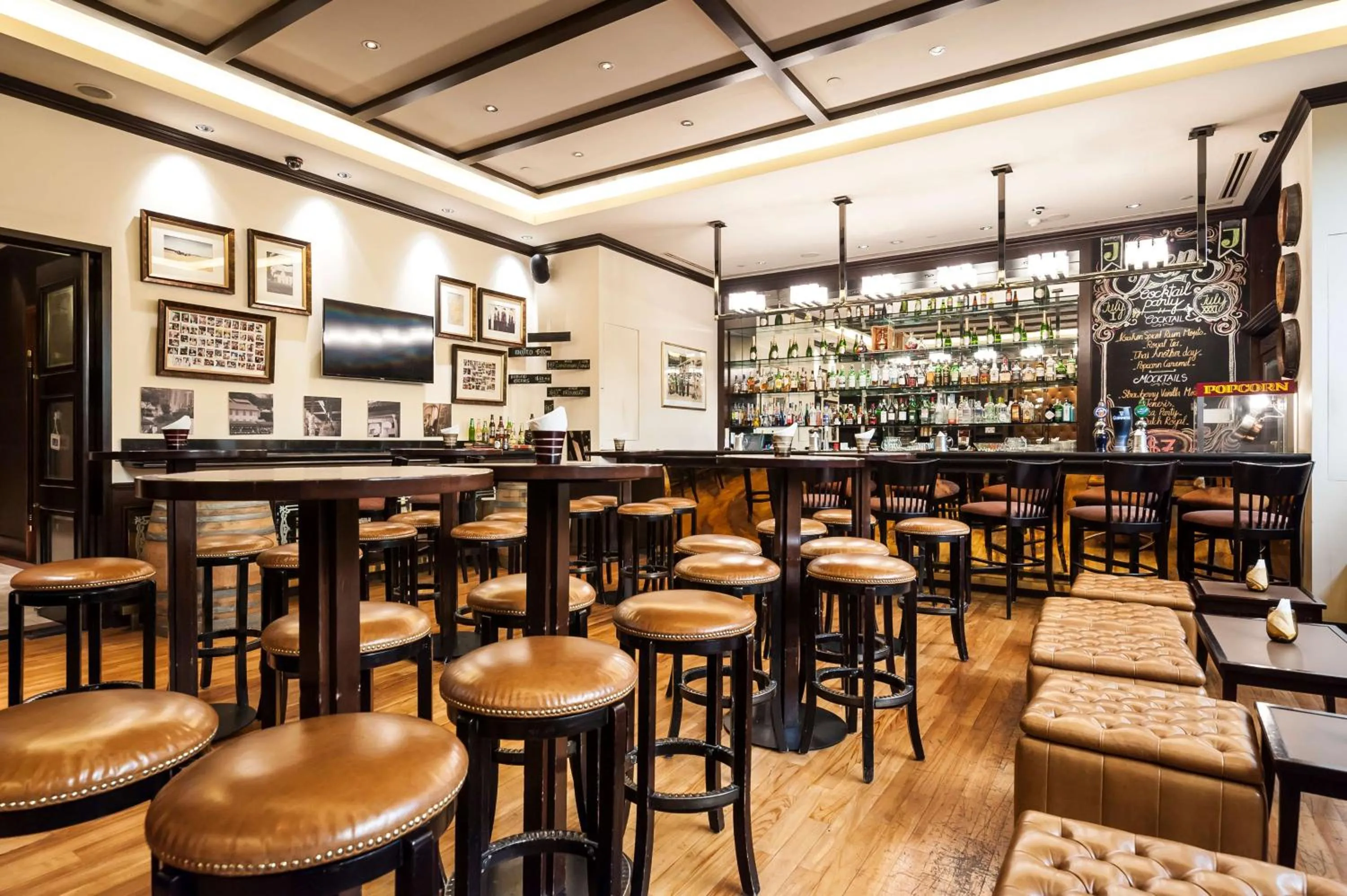 Lounge or bar in JEN Singapore Tanglin by Shangri-La