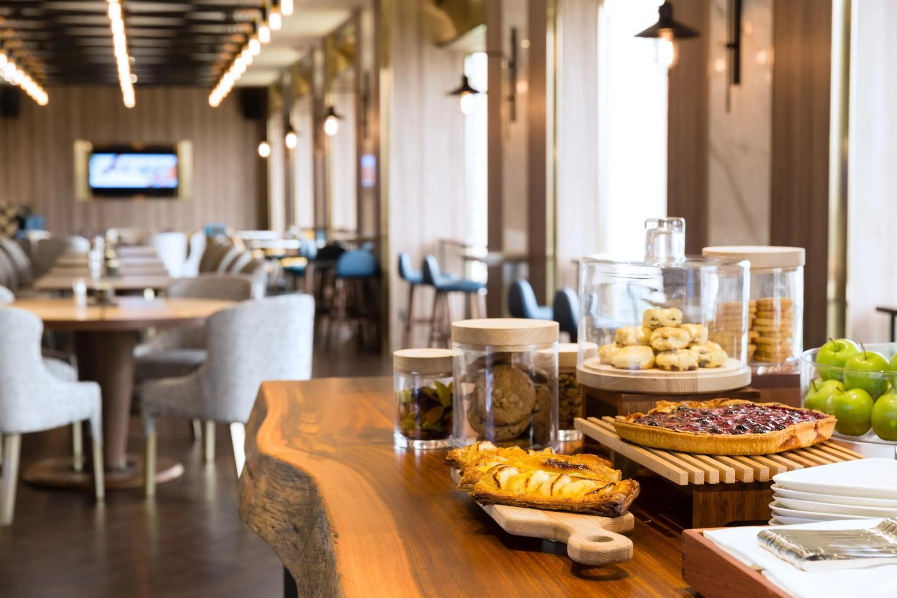 Lounge or bar in JEN Singapore Tanglin by Shangri-La