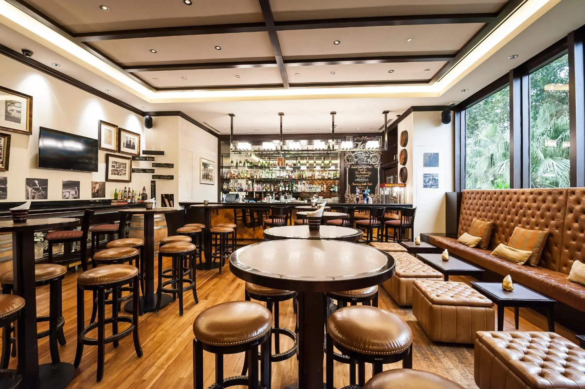 Lounge or bar in JEN Singapore Tanglin by Shangri-La Lounge or bar in JEN Singapore Tanglin by Shangri-La