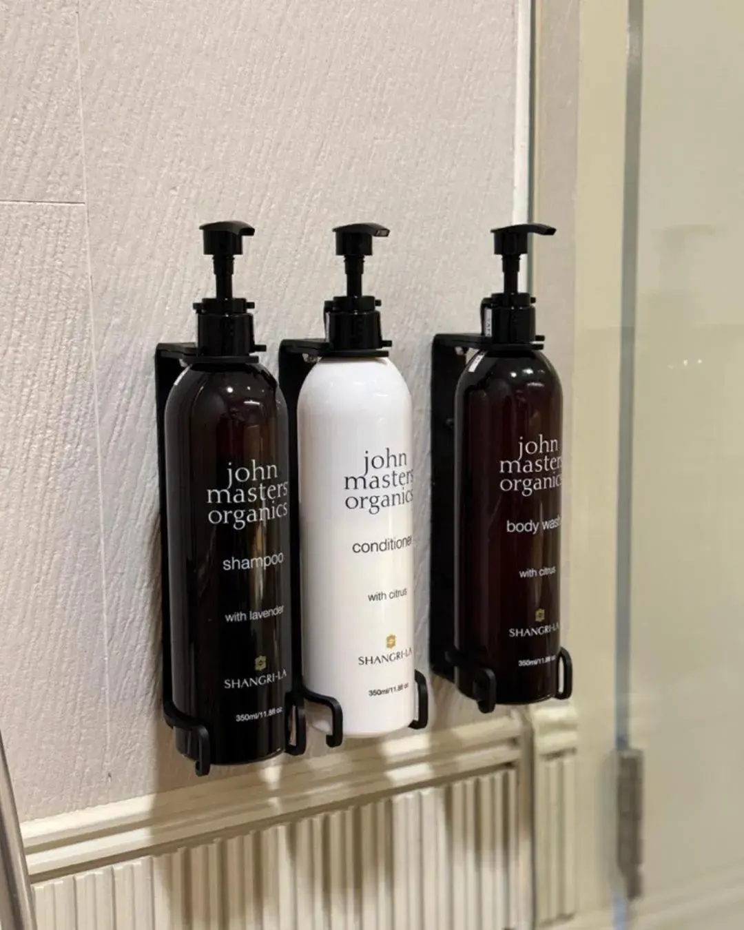 Deluxe King Room with Sea View in Shangri-La Rasa Sentosa, Singapore Deluxe King Room with Sea View in Shangri-La Rasa Sentosa, Singapore