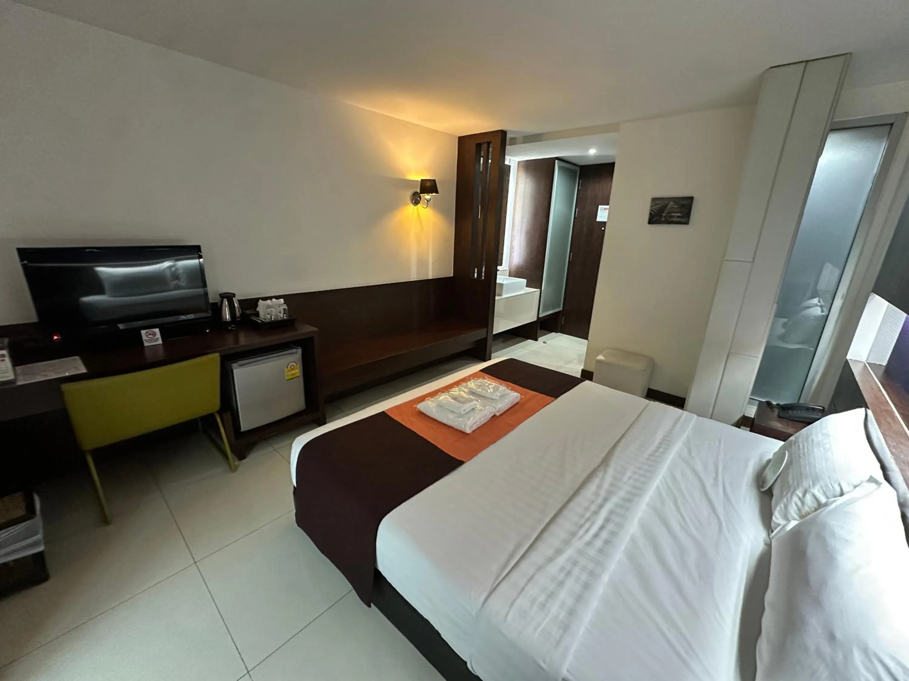 Photo of the whole room, Bed in Collection O The Bangkok Airport Link Suite