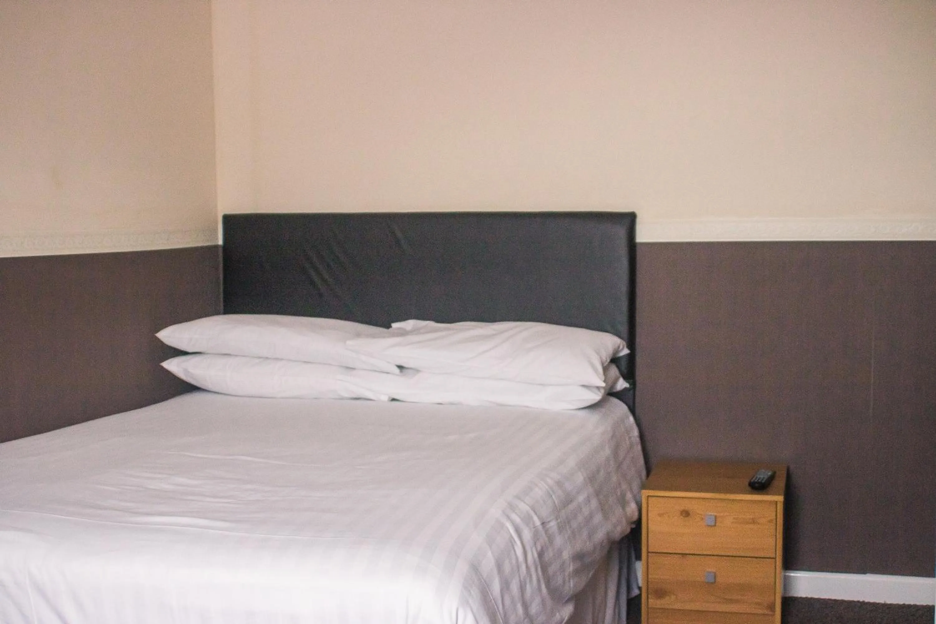 Bed in Wellesley Park Hotel