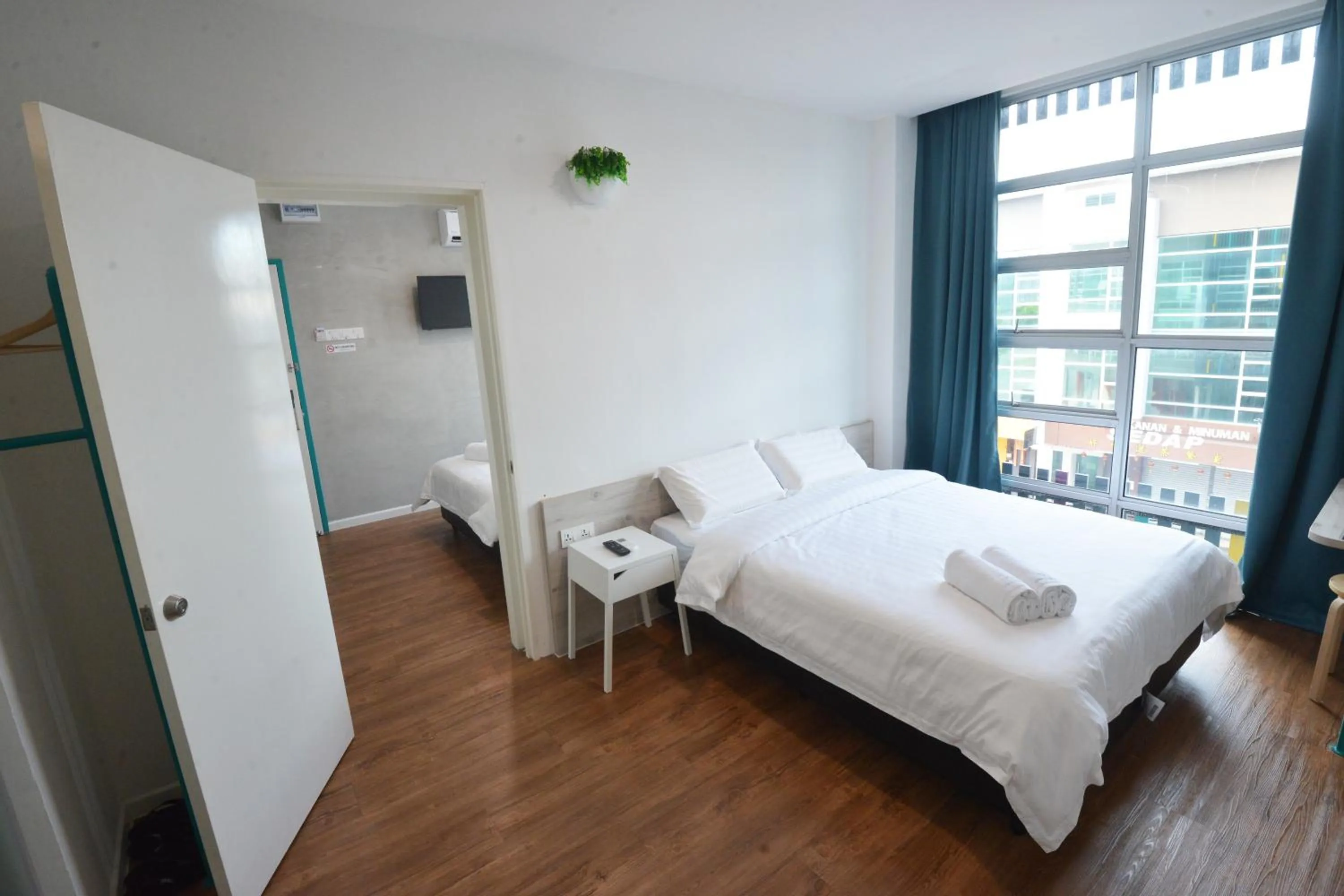 Photo of the whole room, Bed in Vrest Hotel