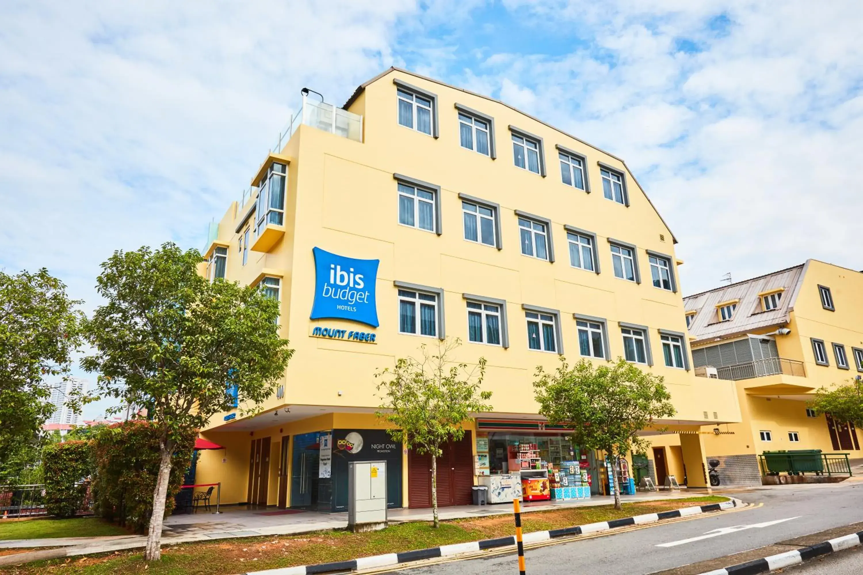 Property building in ibis budget Singapore Mount Faber Property building in ibis budget Singapore Mount Faber