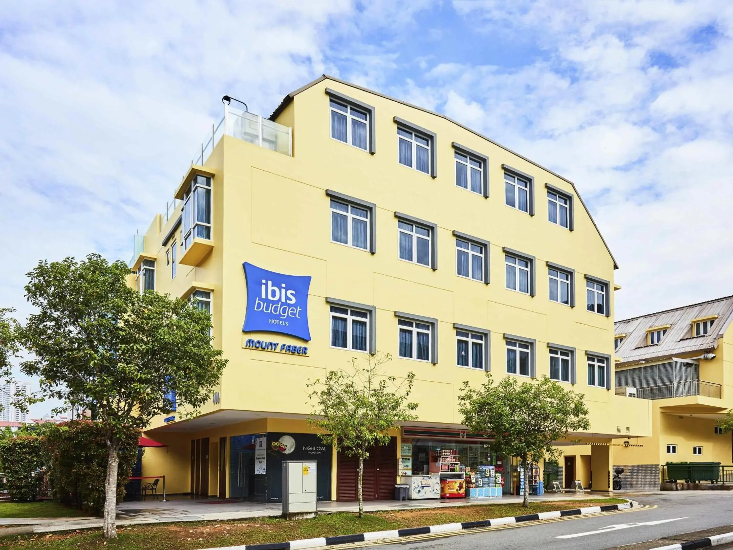 Property building in ibis budget Singapore Mount Faber Property building in ibis budget Singapore Mount Faber