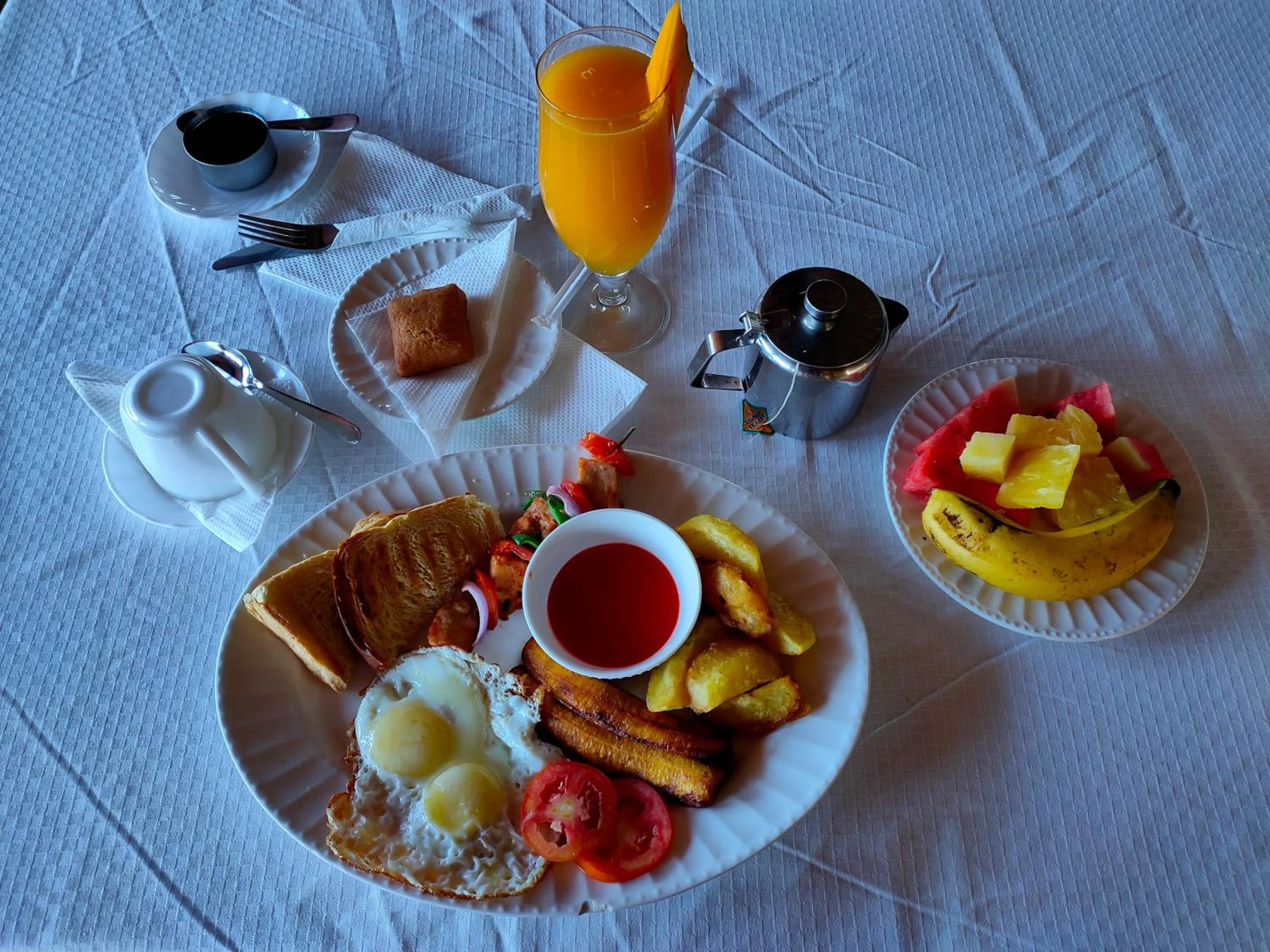 Restaurant/places to eat in Pulickal Airport Hotel