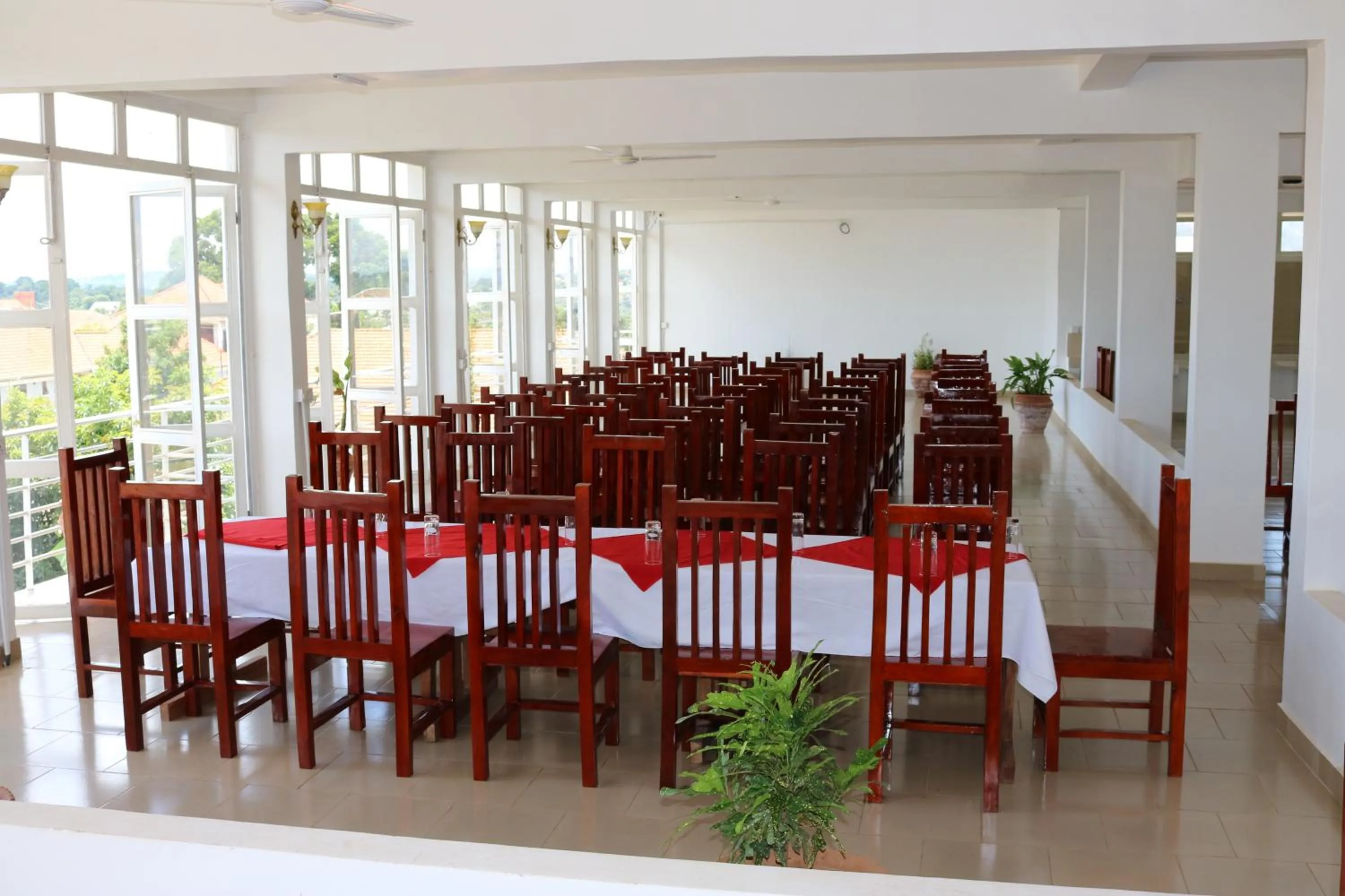 Restaurant/places to eat in Pulickal Airport Hotel