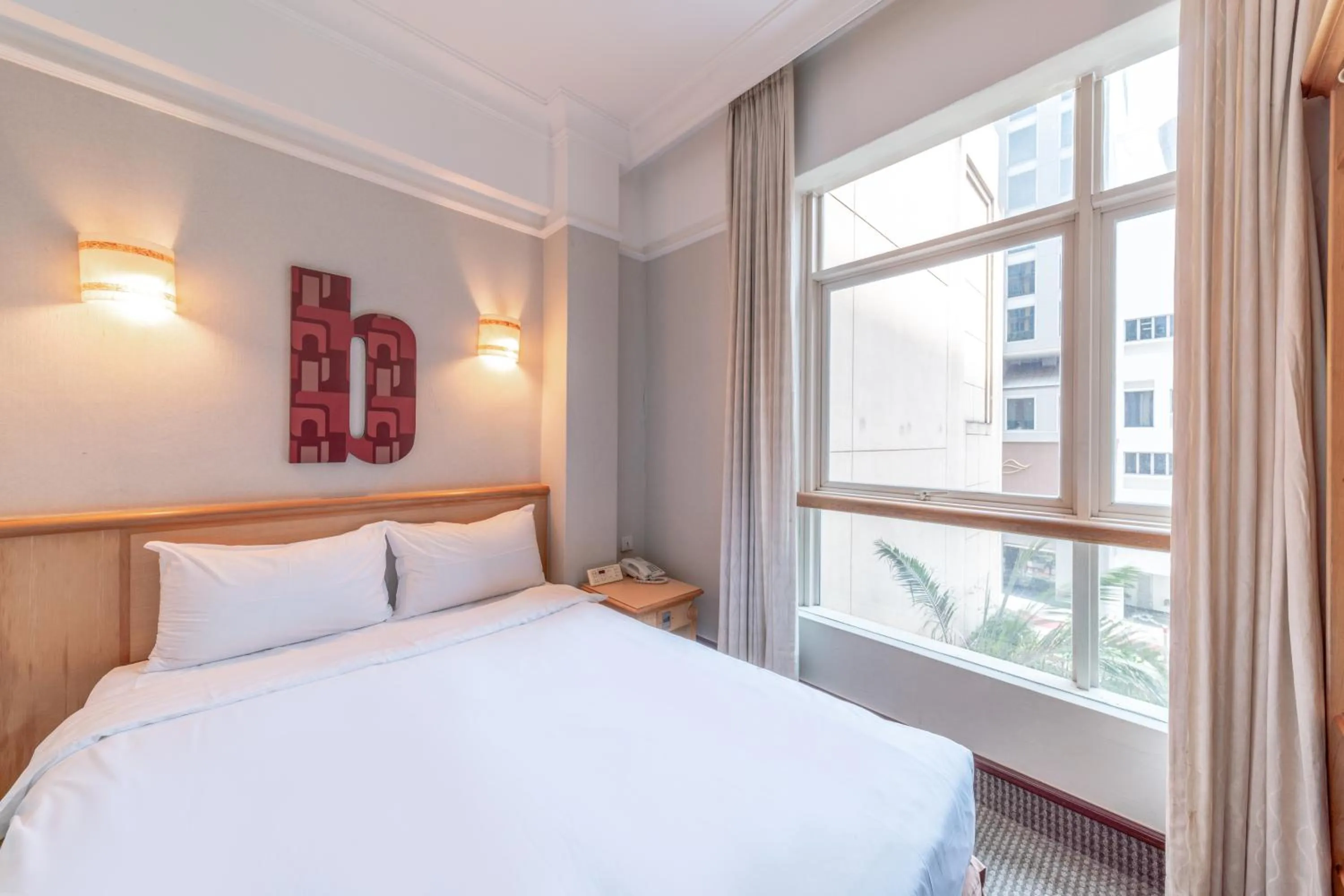 Bedroom, Bed in Hotel Bencoolen Singapore