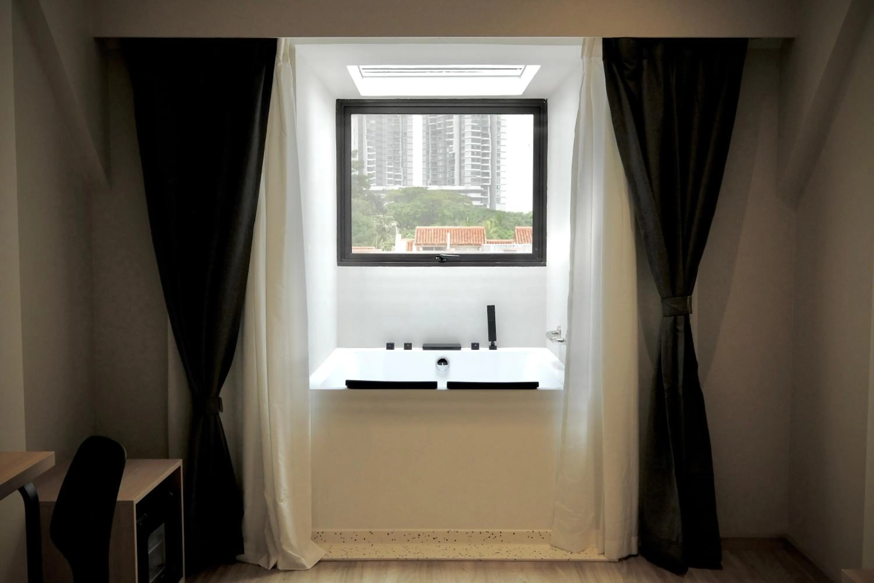 Bath in Rest Bugis Hotel