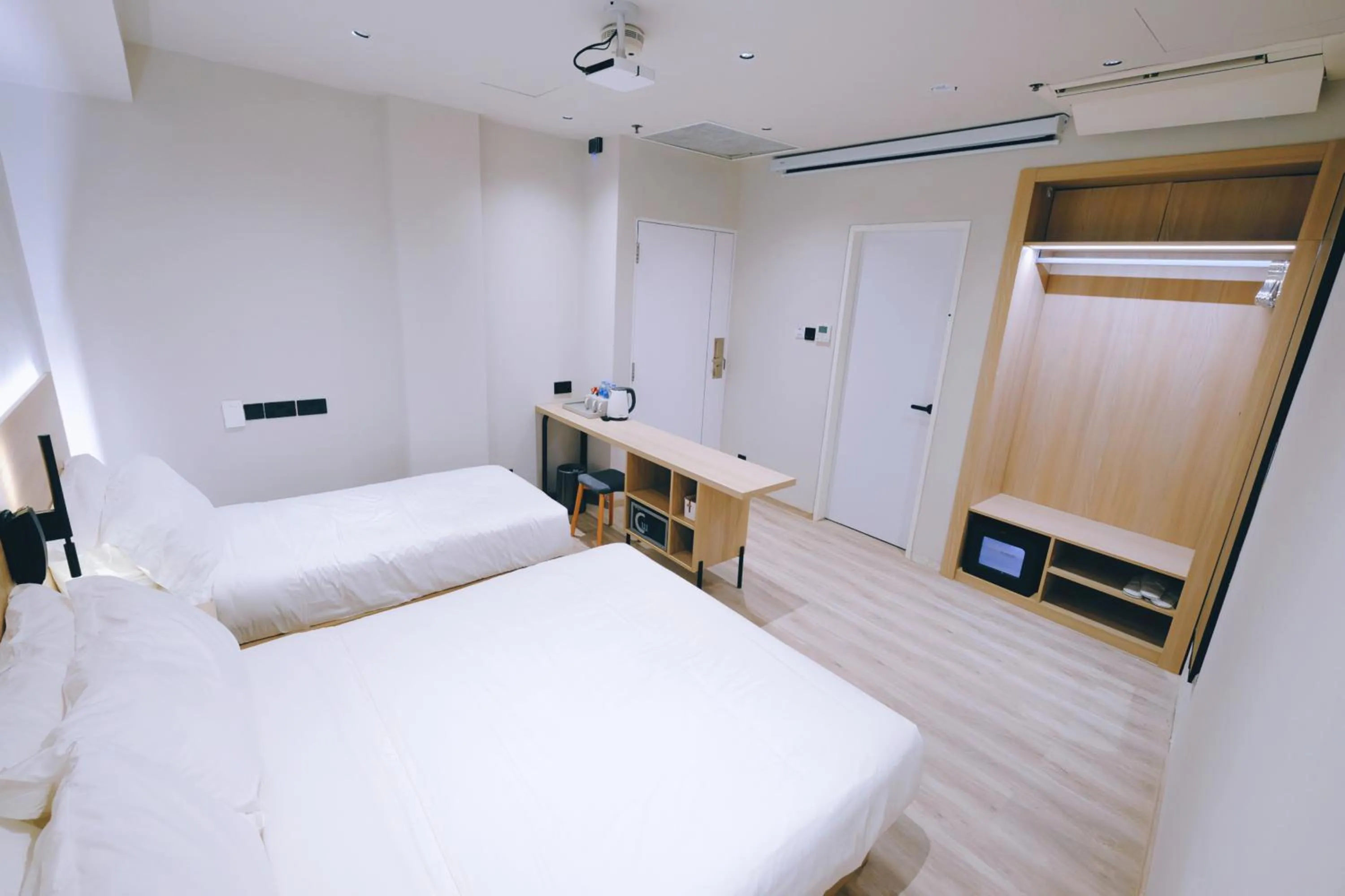 Bedroom, Bed in Rest Bugis Hotel