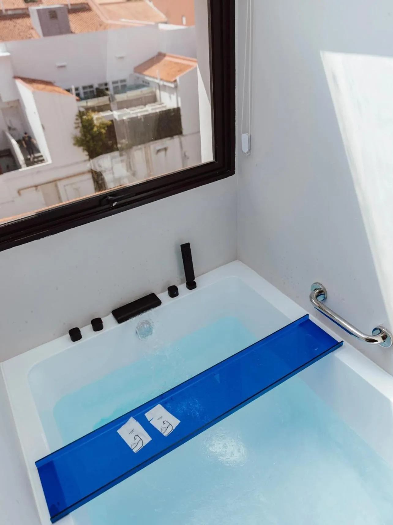 Bath in Rest Bugis Hotel