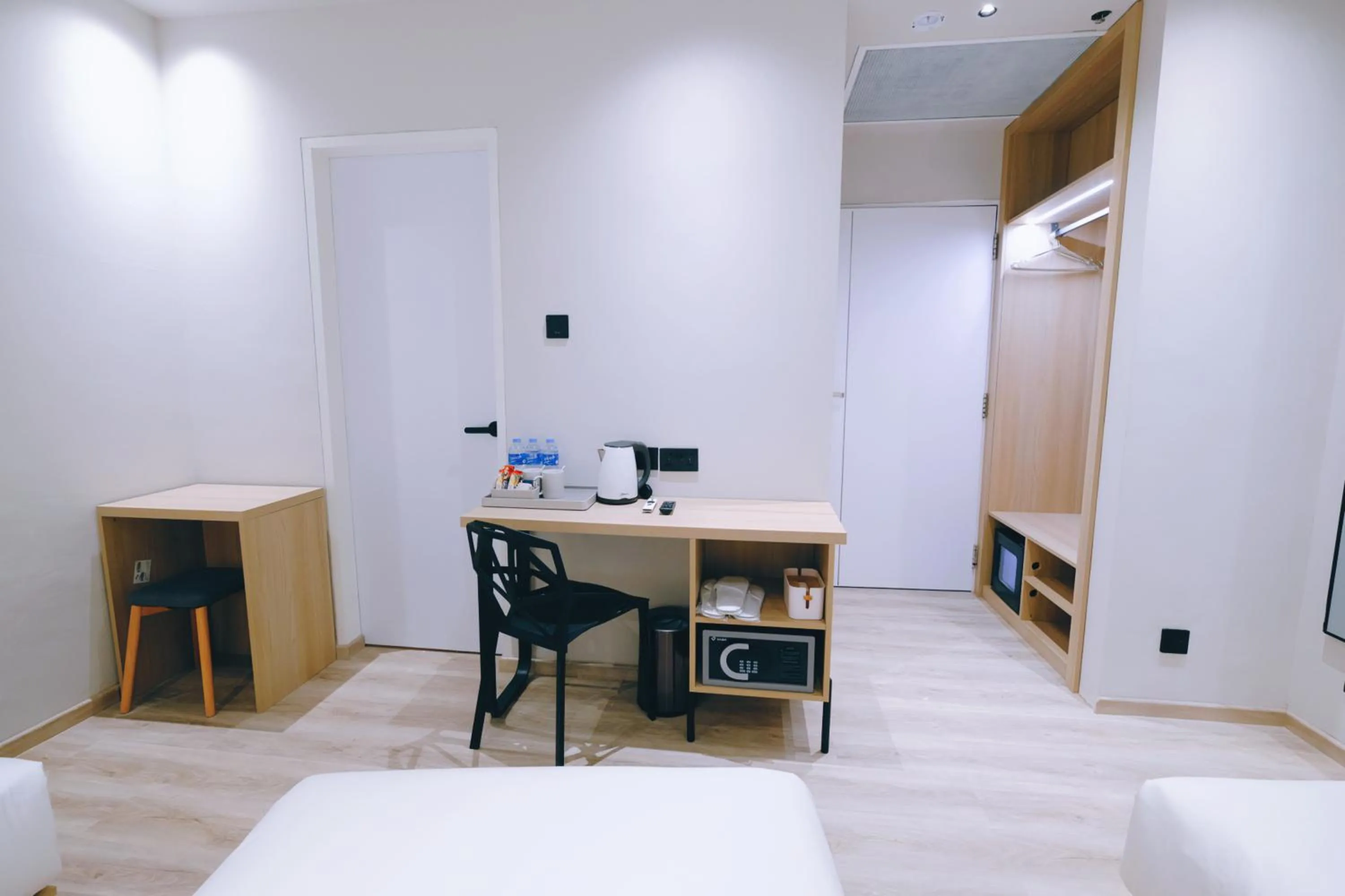 Bedroom, Bed in Rest Bugis Hotel