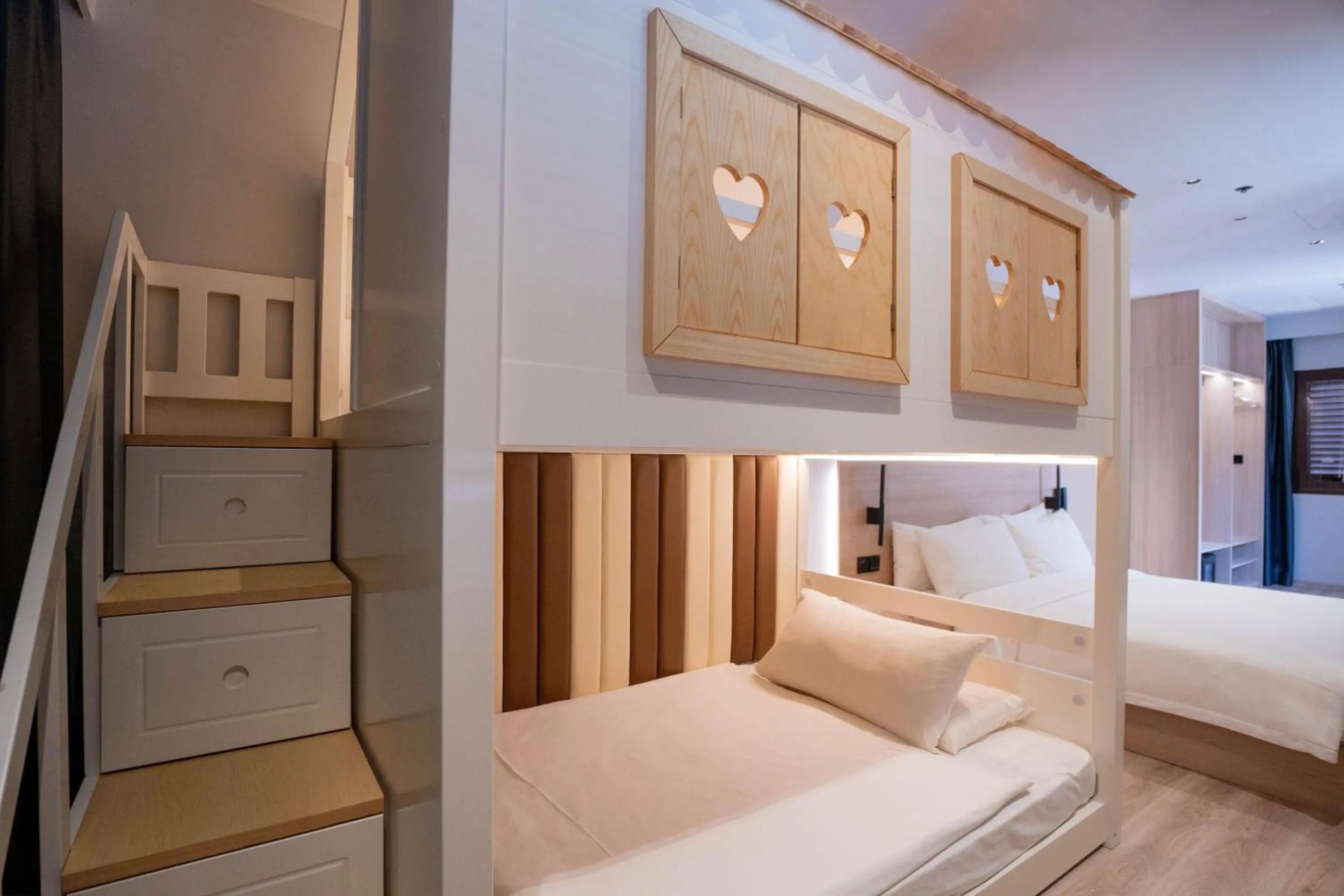 bunk bed, Bed in Rest Bugis Hotel