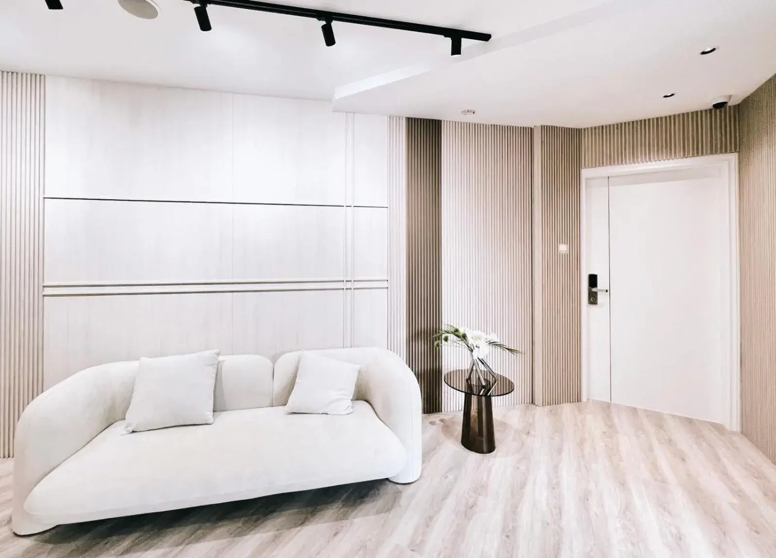 Facade/entrance in Rest Bugis Hotel Facade/entrance in Rest Bugis Hotel