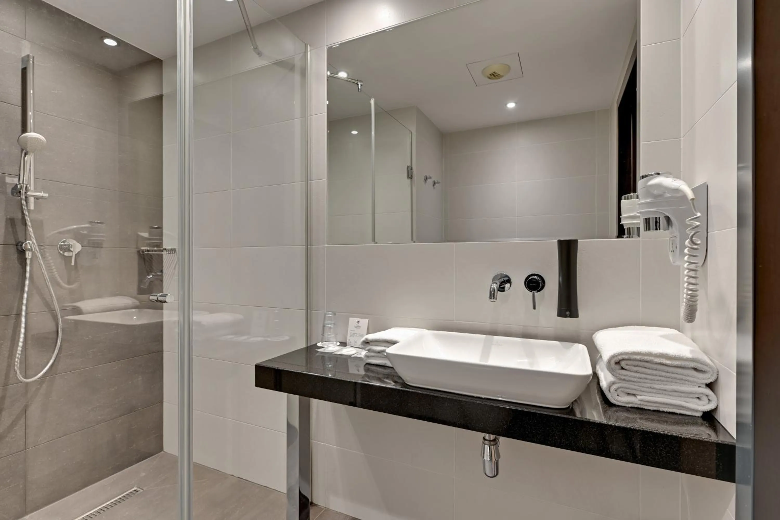 Shower in GRANO HOTEL Gdańsk Riverside dawniej HOTEL ALMOND BUSINESS & SPA