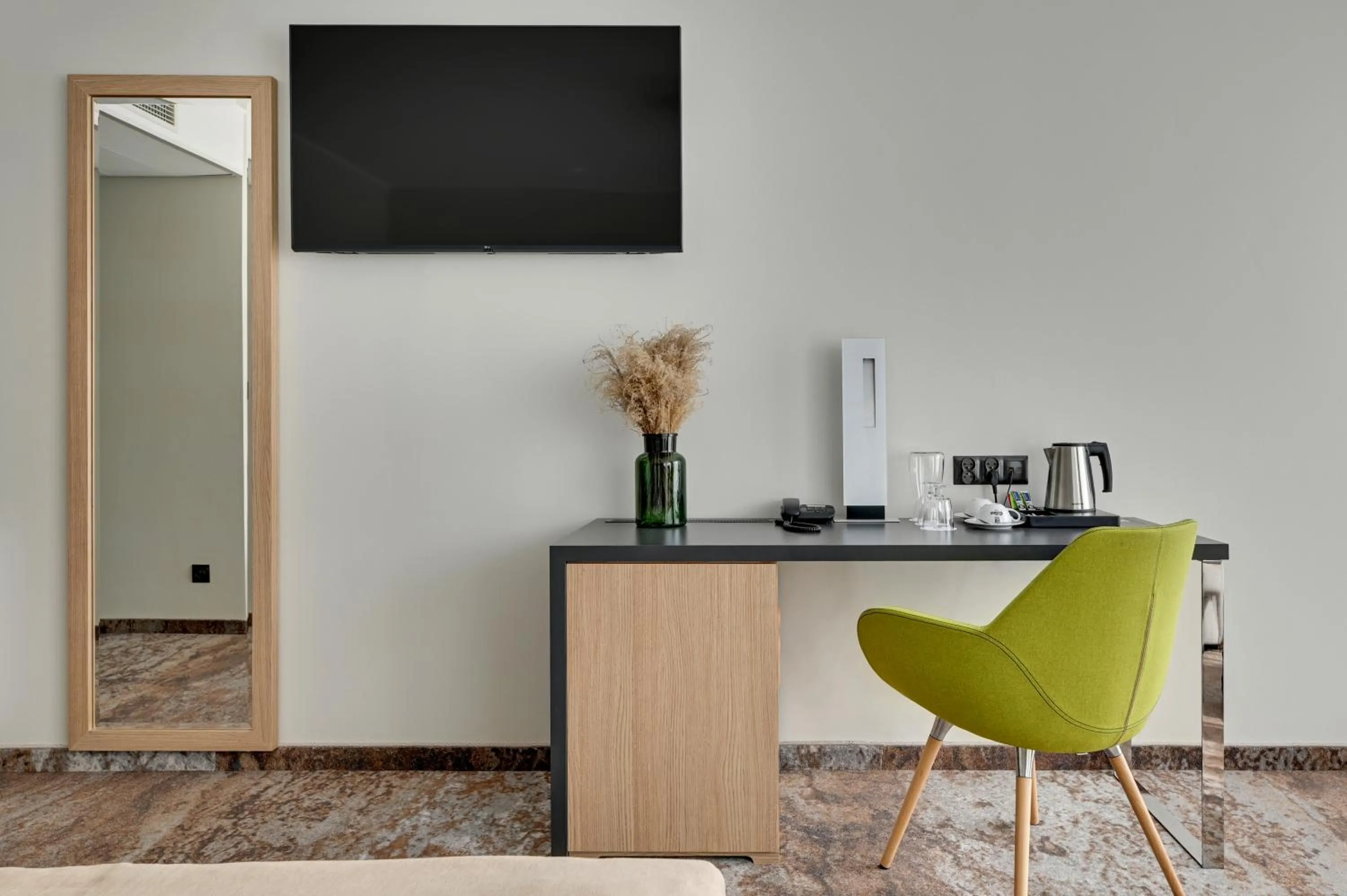 TV and multimedia in GRANO HOTEL Gdańsk Riverside dawniej HOTEL ALMOND BUSINESS & SPA