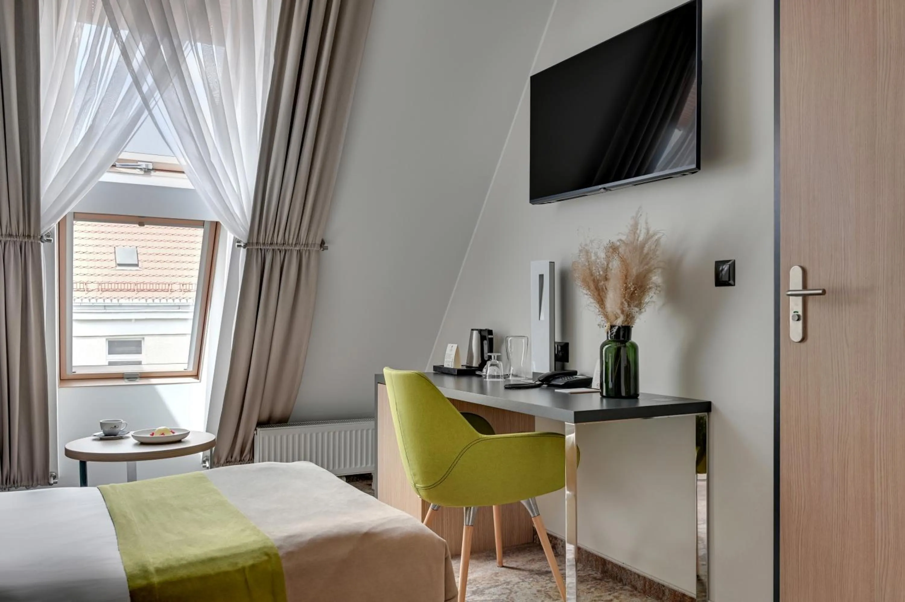 TV and multimedia, Bed in GRANO HOTEL Gdańsk Riverside dawniej HOTEL ALMOND BUSINESS & SPA