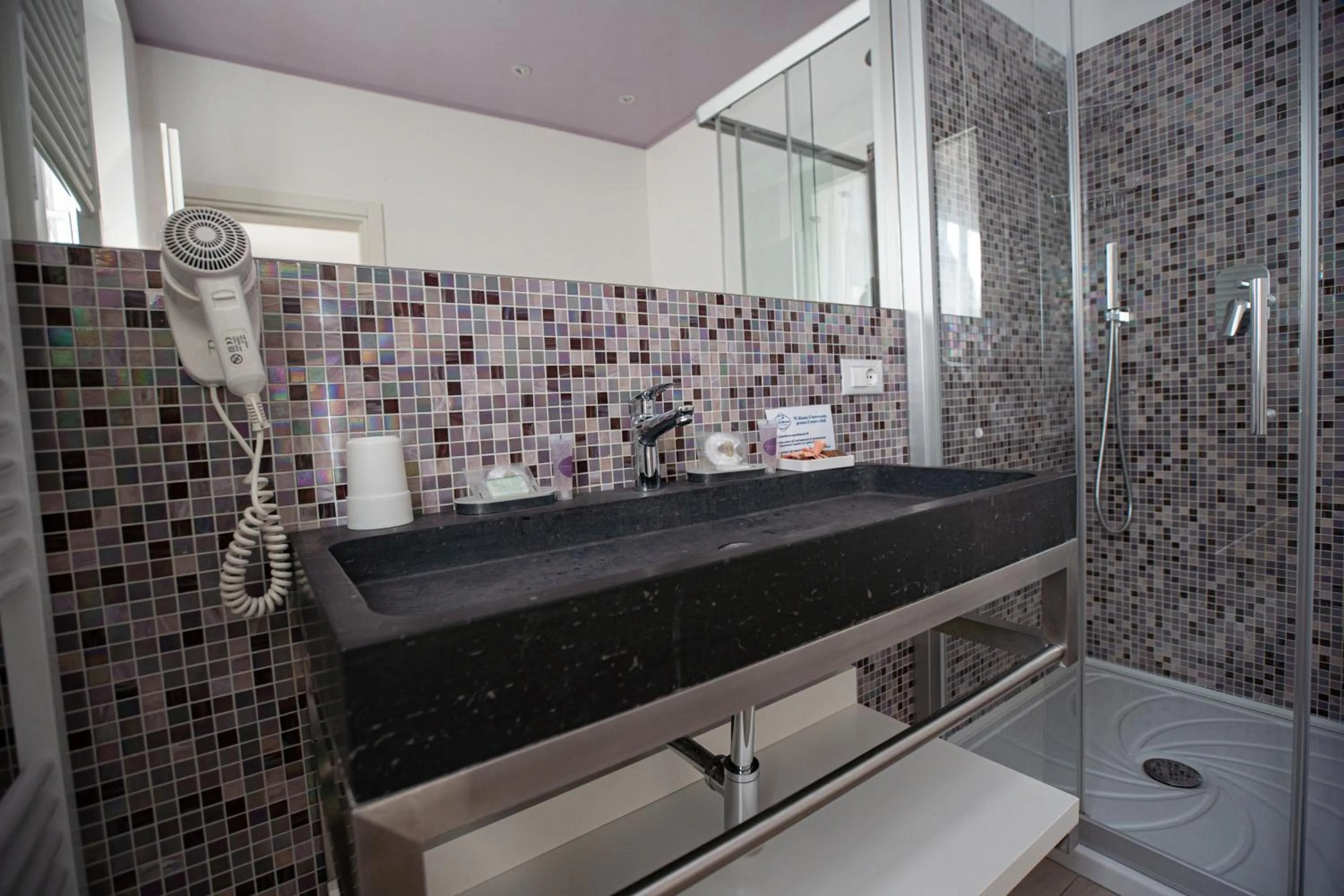 Shower in B&B WelcHome