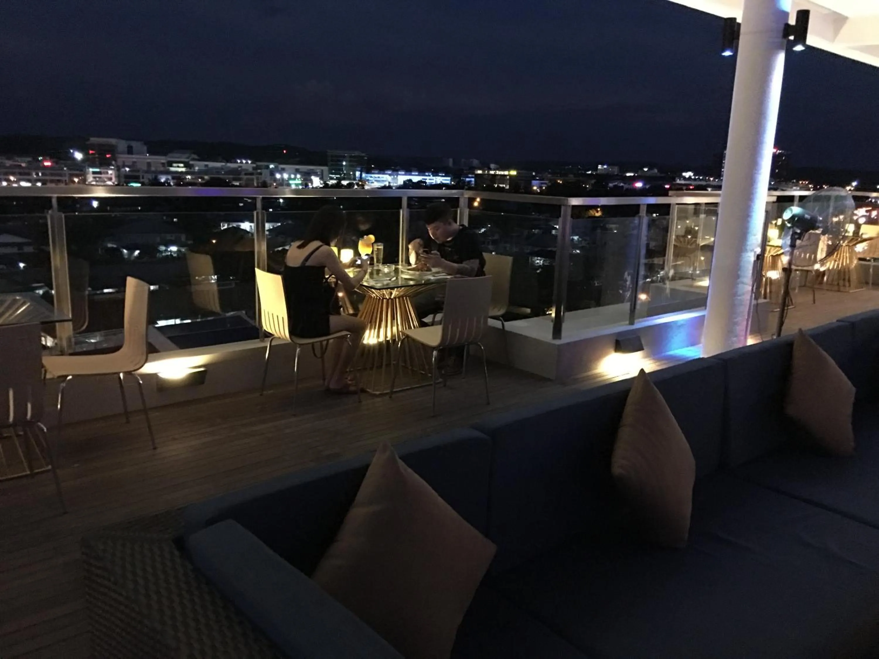 Restaurant/places to eat in Goldenbay Hotel