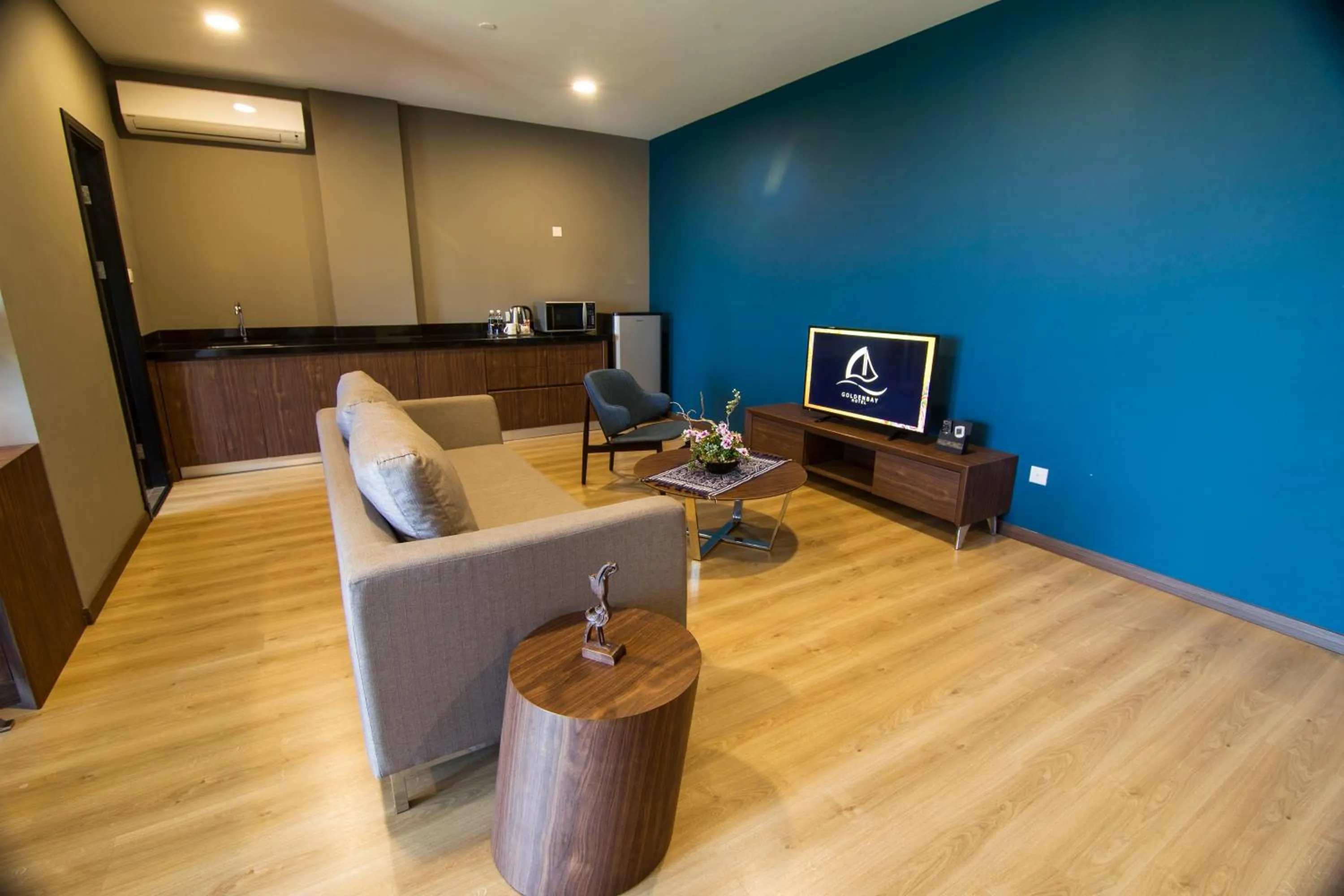 Seating area in Goldenbay Hotel