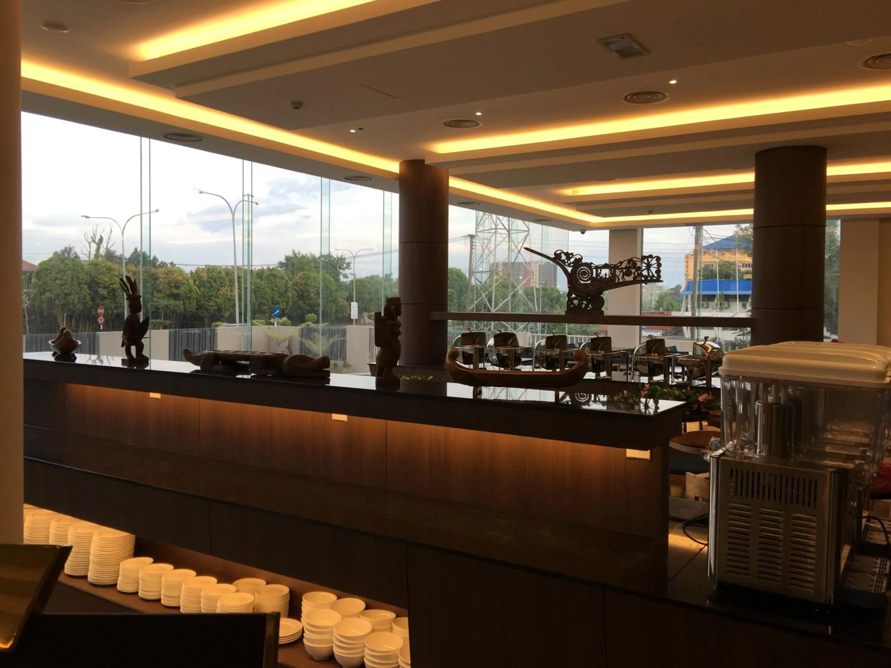 Restaurant/places to eat in Goldenbay Hotel