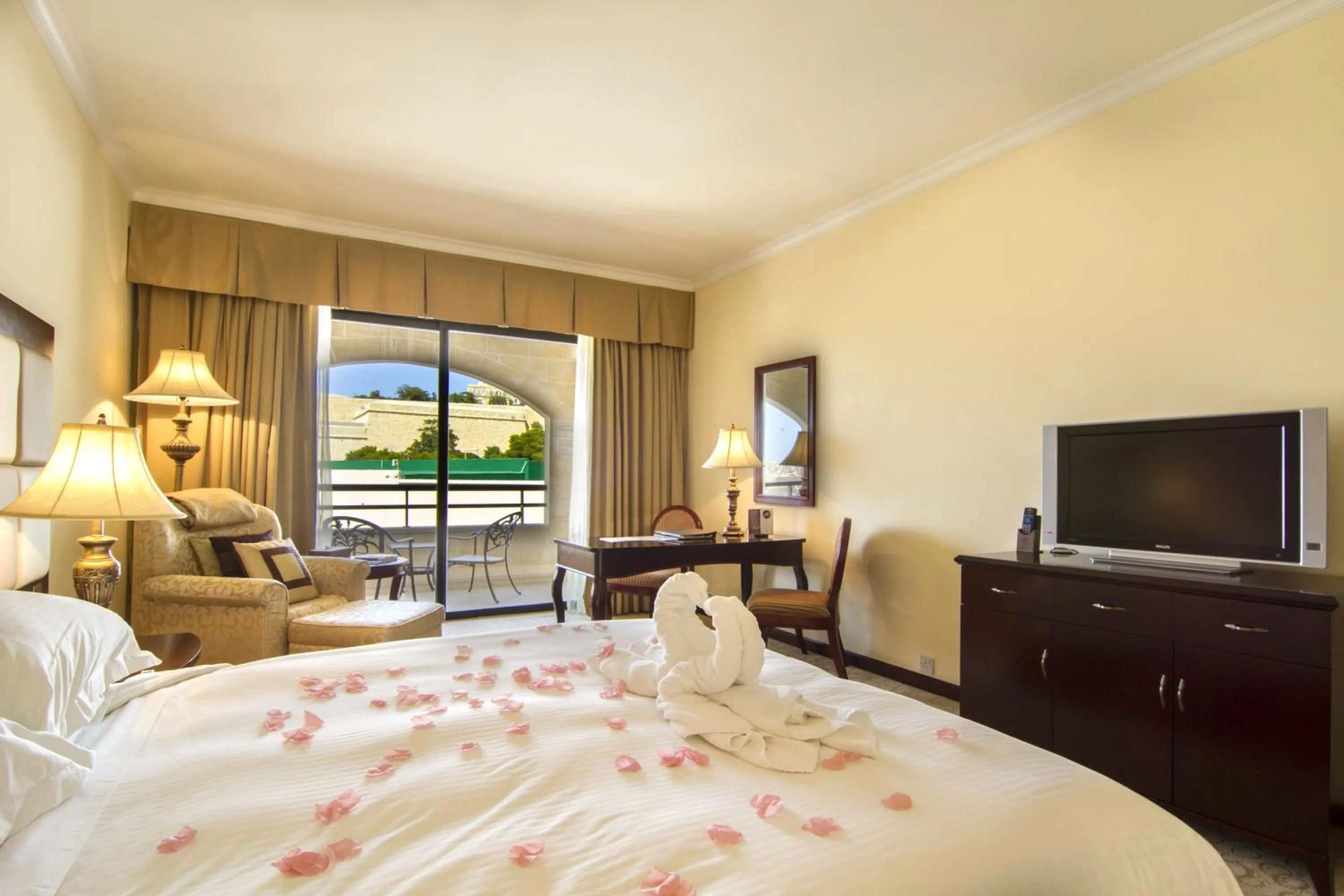 Bedroom, Bed in Grand Hotel Excelsior