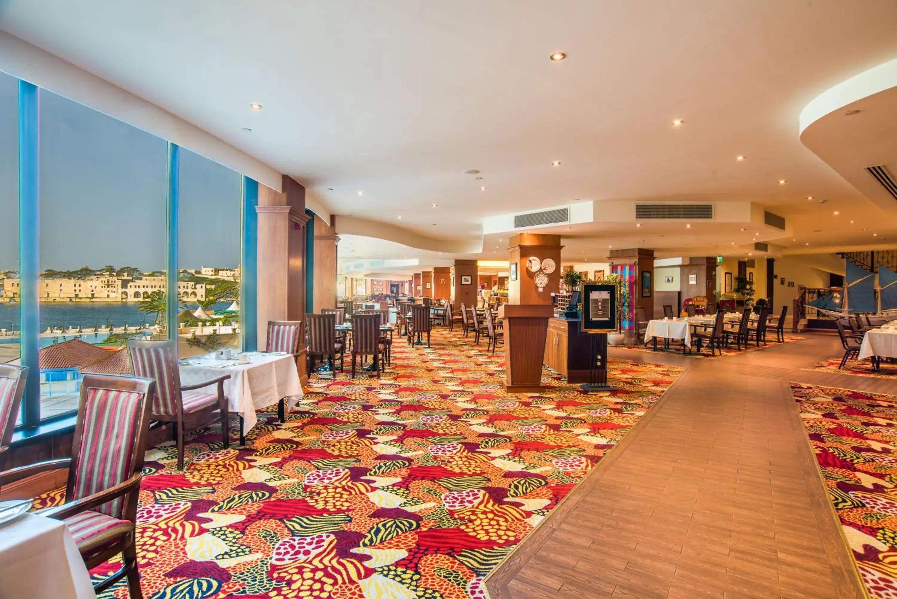 Restaurant/places to eat in Grand Hotel Excelsior Restaurant/places to eat in Grand Hotel Excelsior