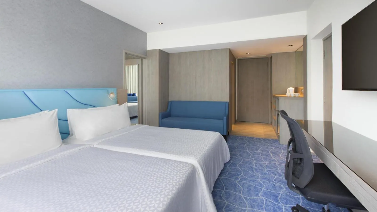 Communal lounge/ TV room, Bed in Four Points by Sheraton Singapore, Riverview