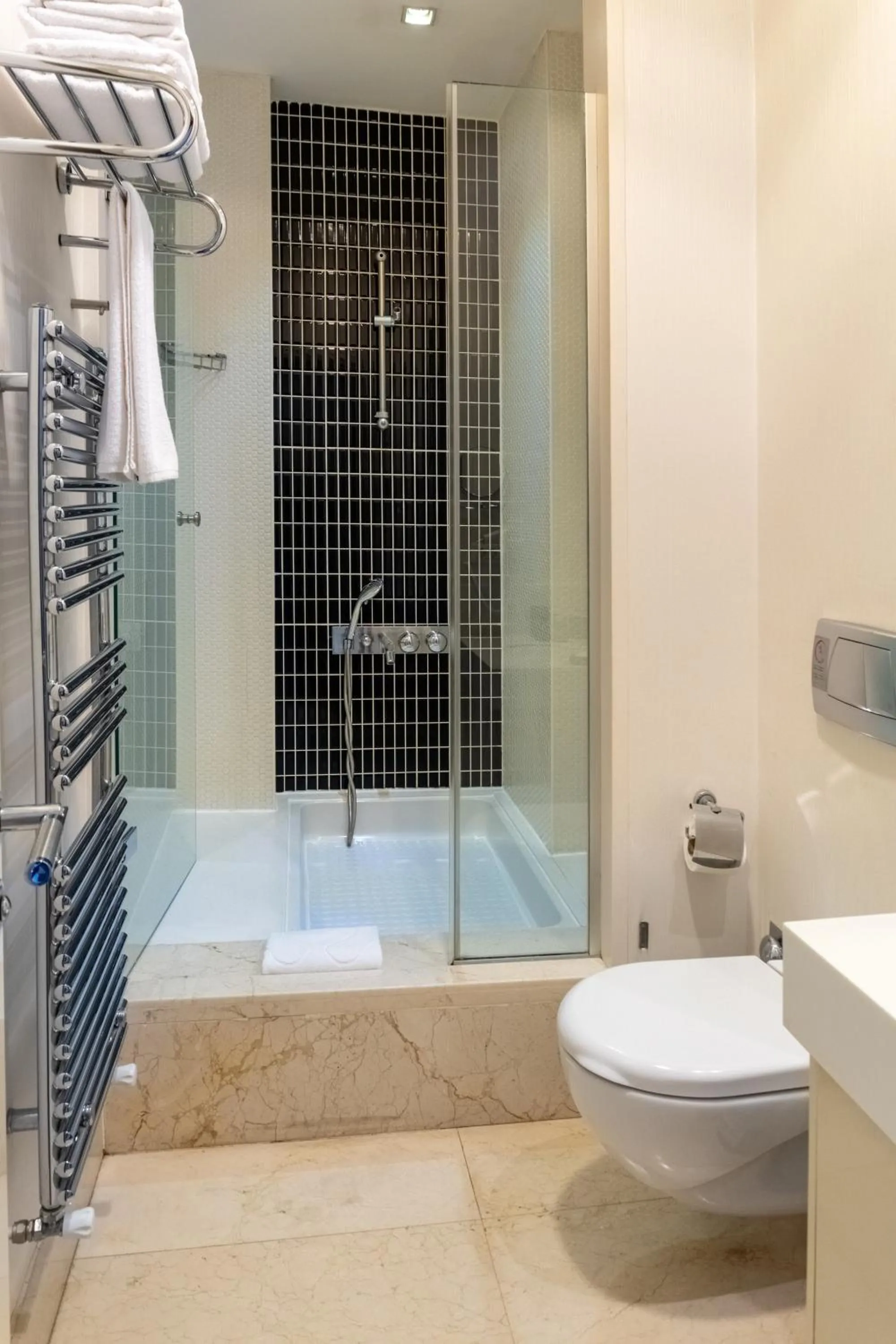 Shower in Cheya Deluxe Residence Nisantasi Istanbul City Center