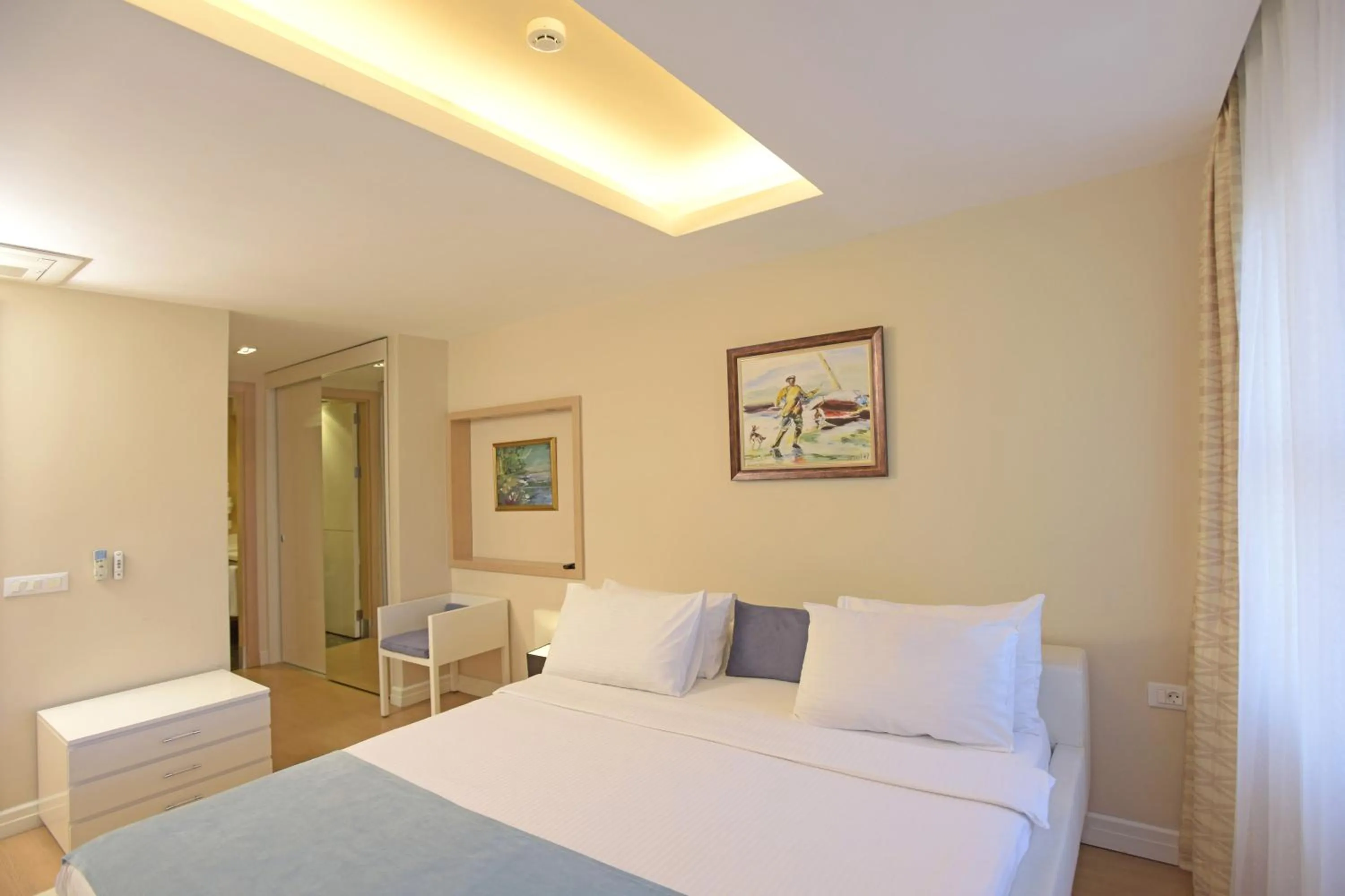Photo of the whole room, Bed in Cheya Deluxe Residence Nisantasi Istanbul City Center