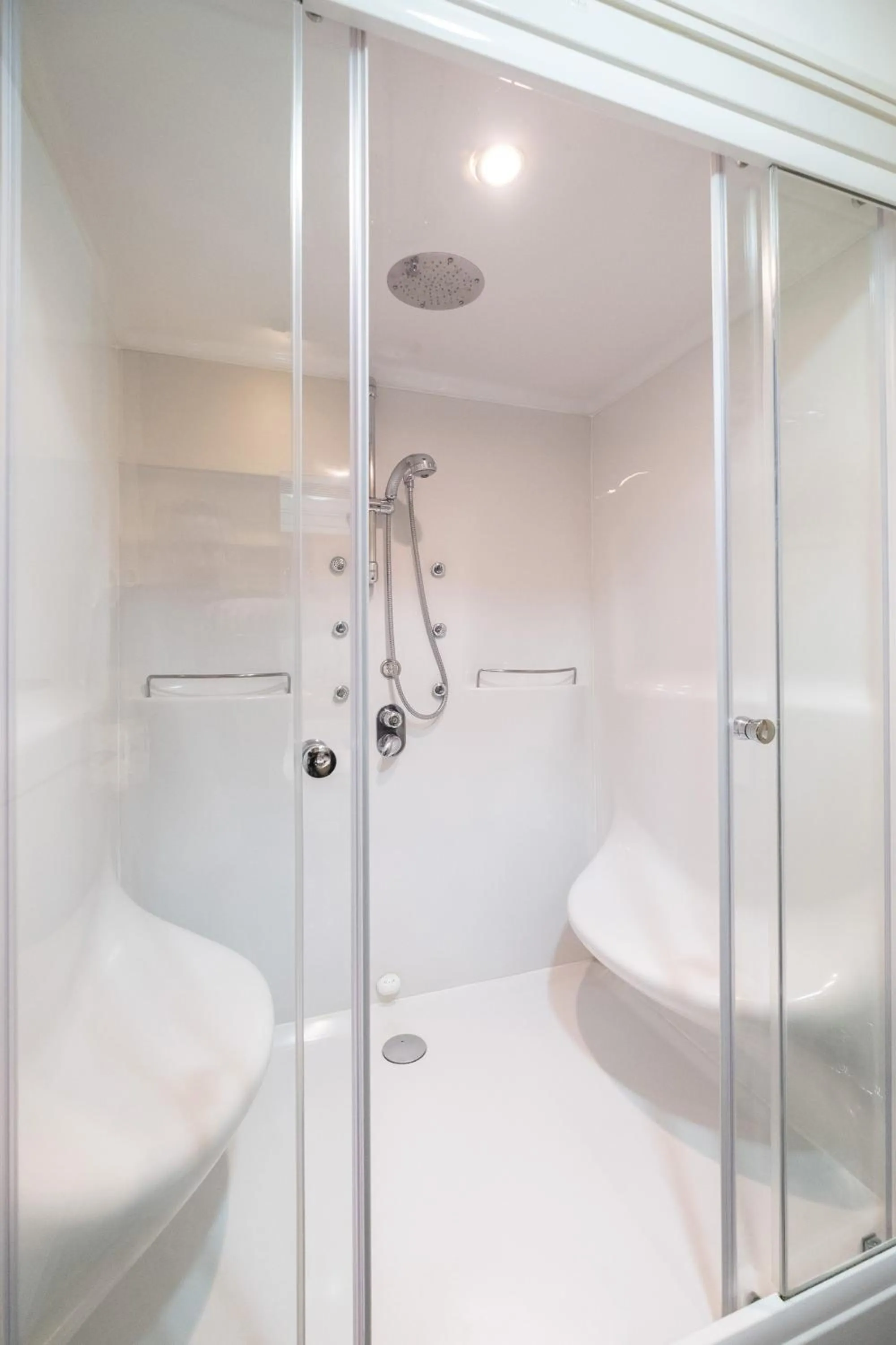 Shower in Cheya Deluxe Residence Nisantasi Istanbul City Center