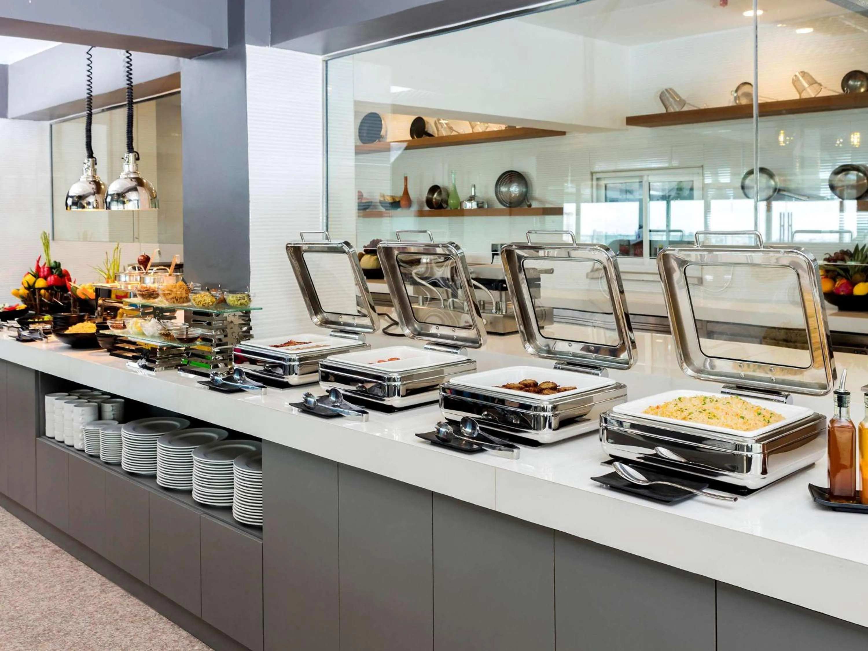 Restaurant/places to eat in Hotel Stadium