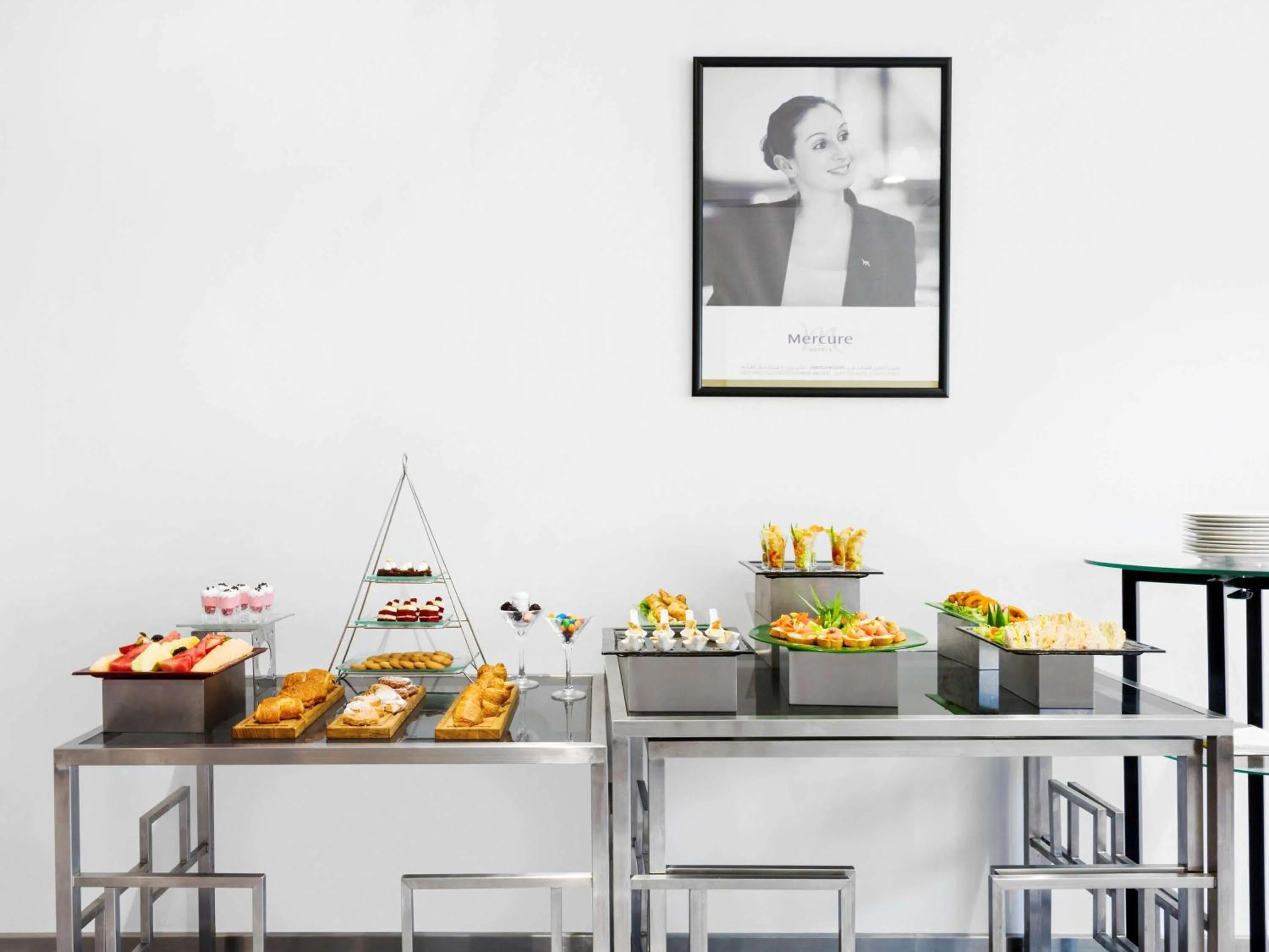 Restaurant/places to eat in Mercure Sohar